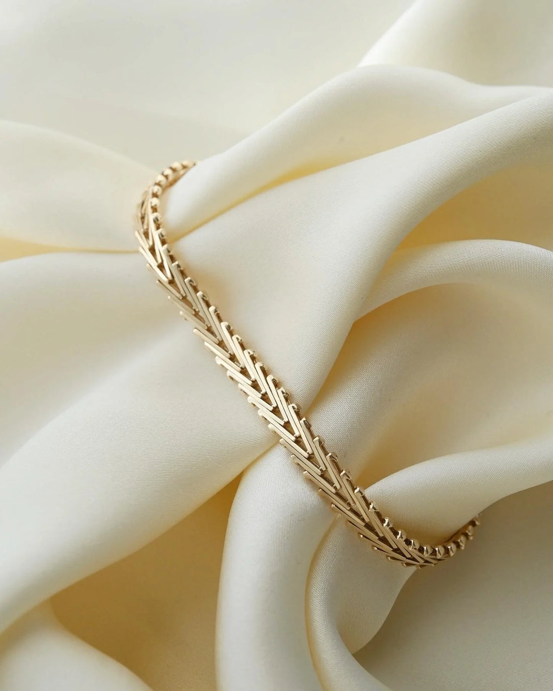 Perfect Vintage Geneva Link Bracelet 14K Gold 1960s