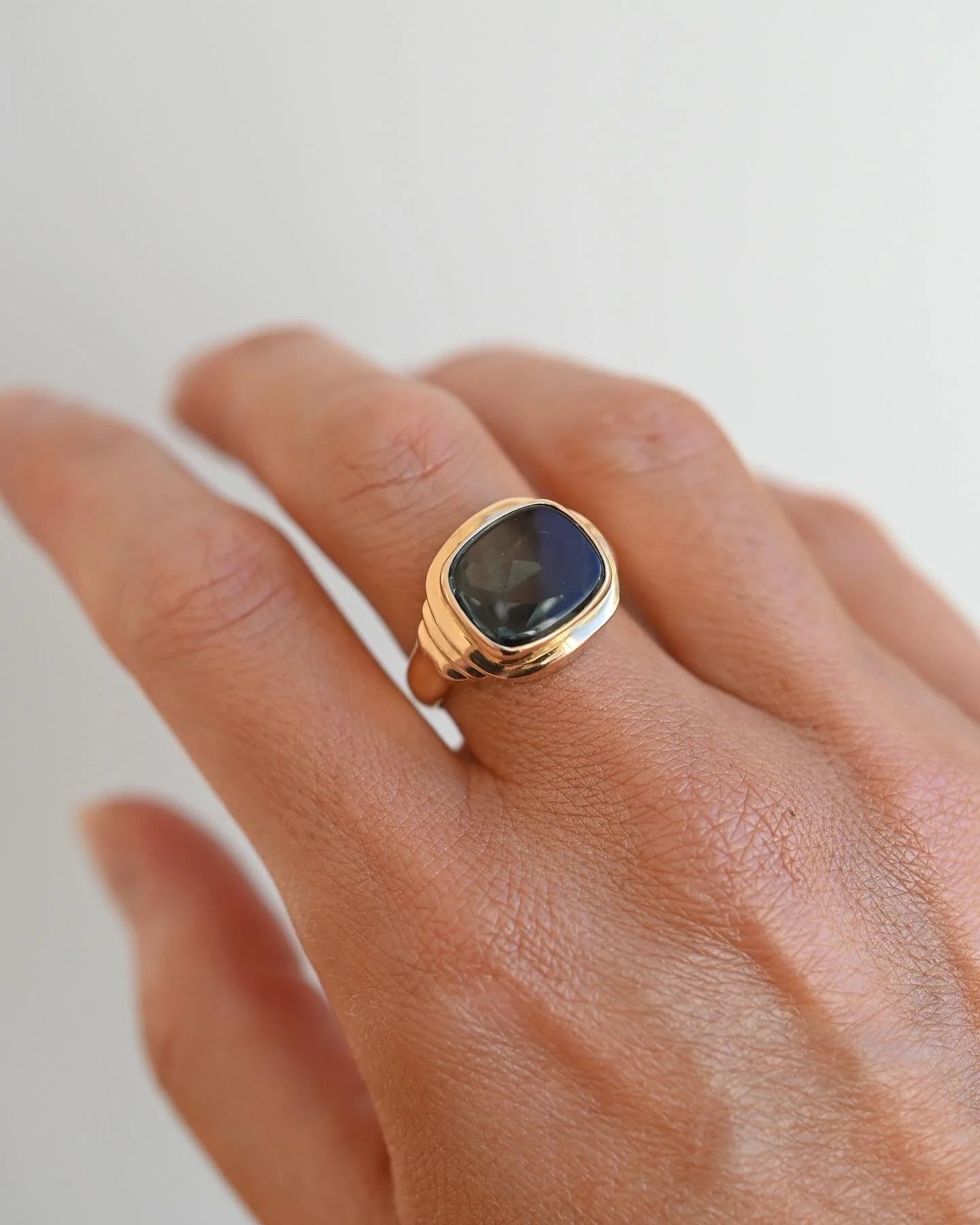 Vintage Ring w Green Spinel 18K Gold 1964