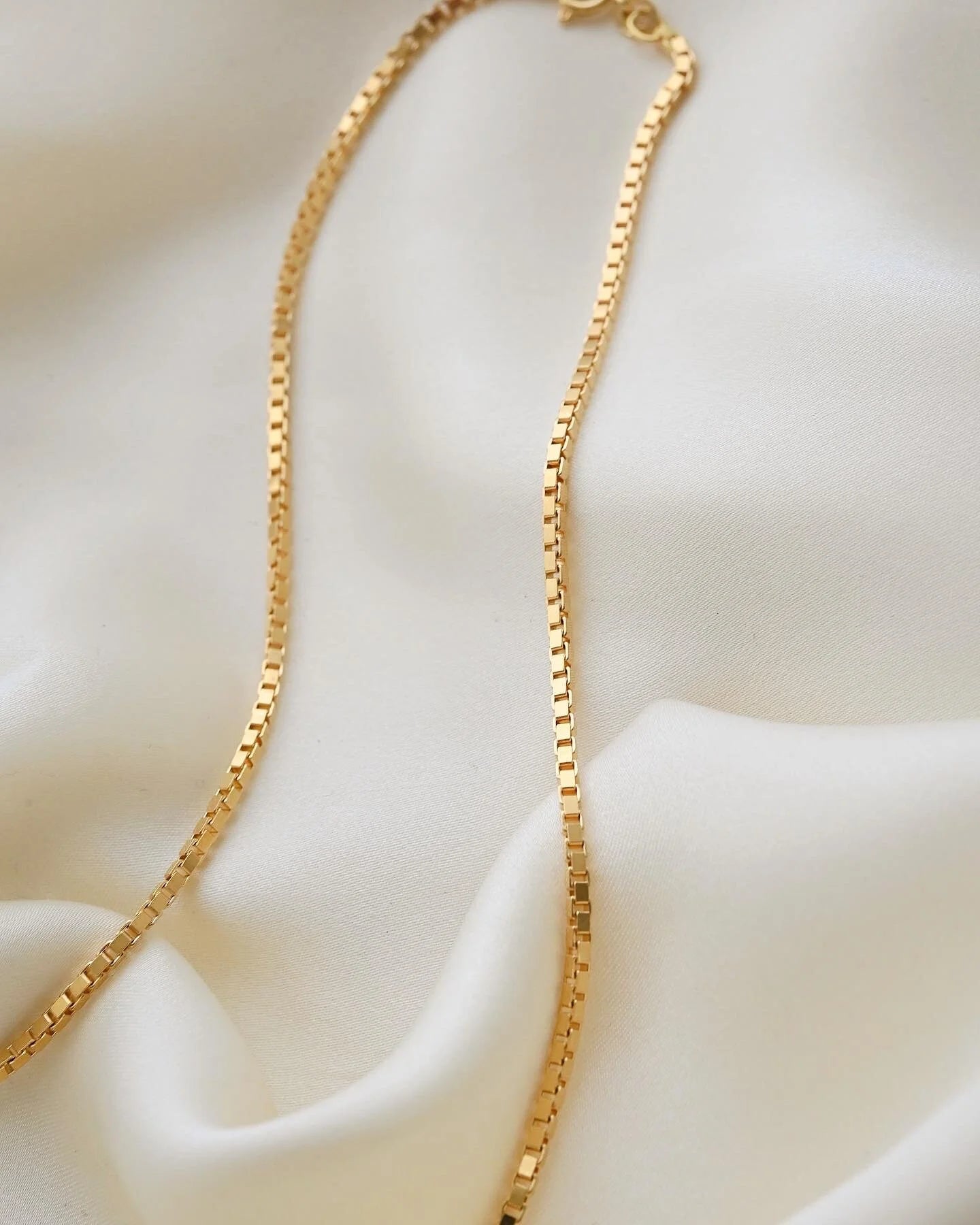 Super Substantial Long Vintage Box Chain 18K Gold 1970