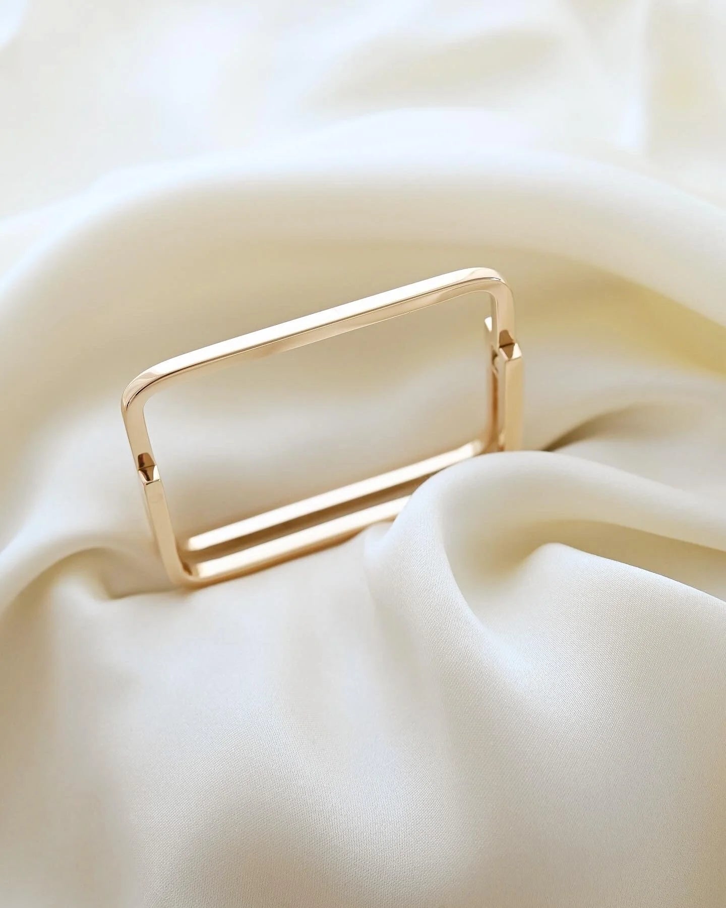 Perfect Scupltural Danish Vintage Bangle By Jørgen Rasmussen 14K Gold 1970s