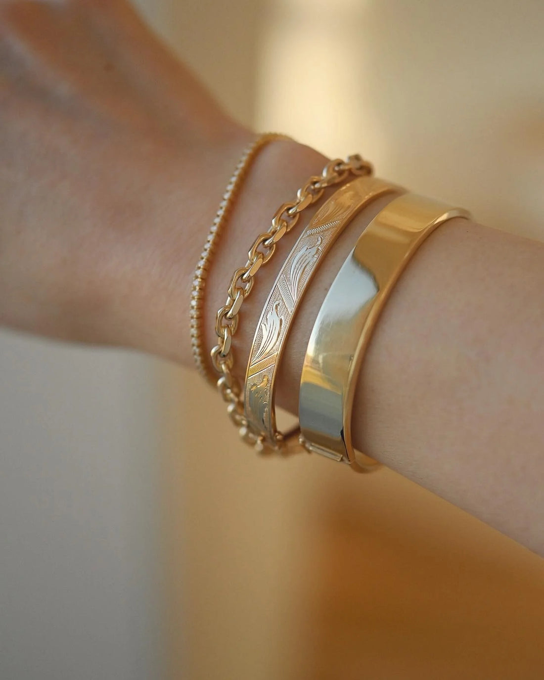 Beautiful Swedish Vintage Bangle 18K Gold 1950