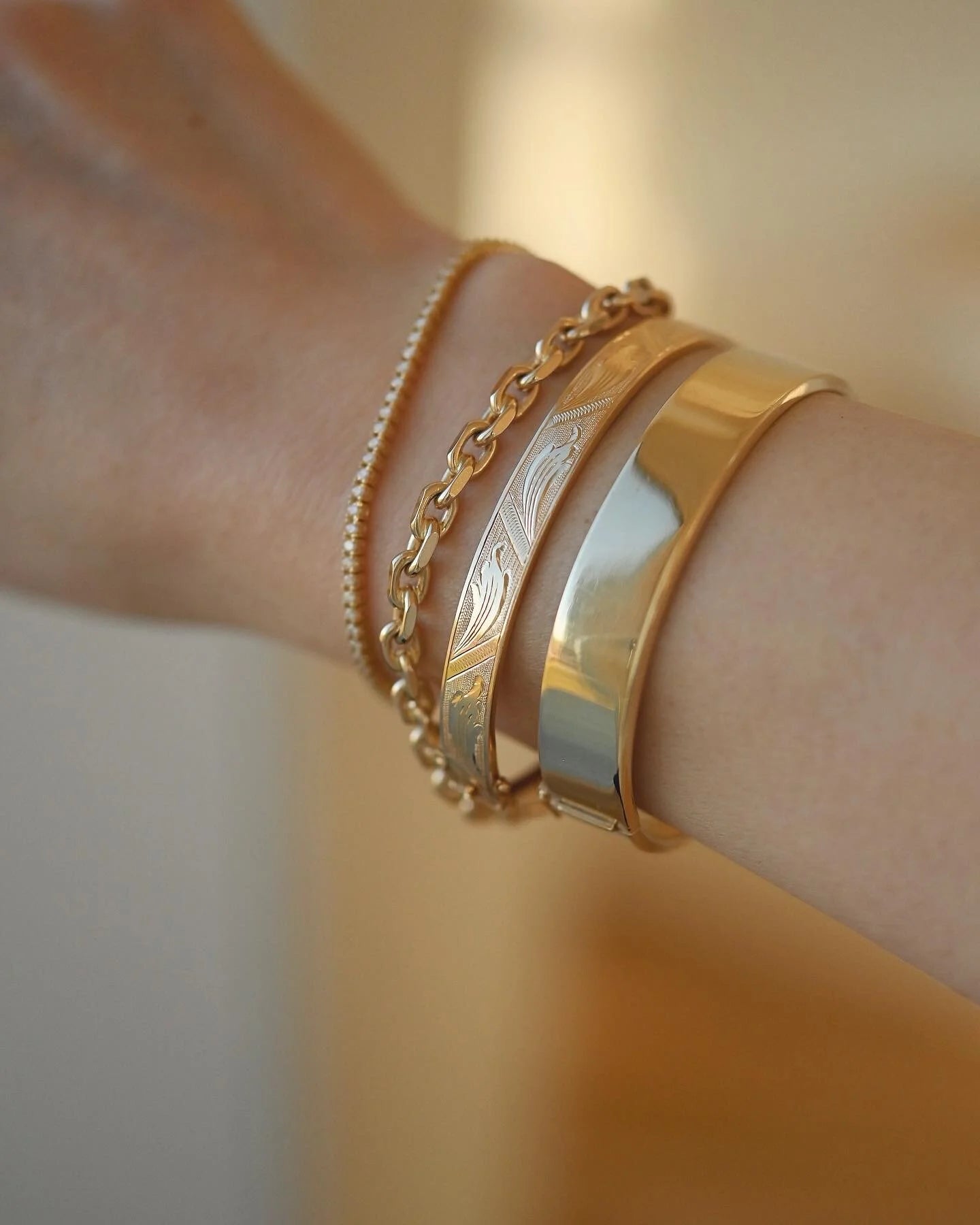 Beautiful Swedish Vintage Bangle 18K Gold 1950