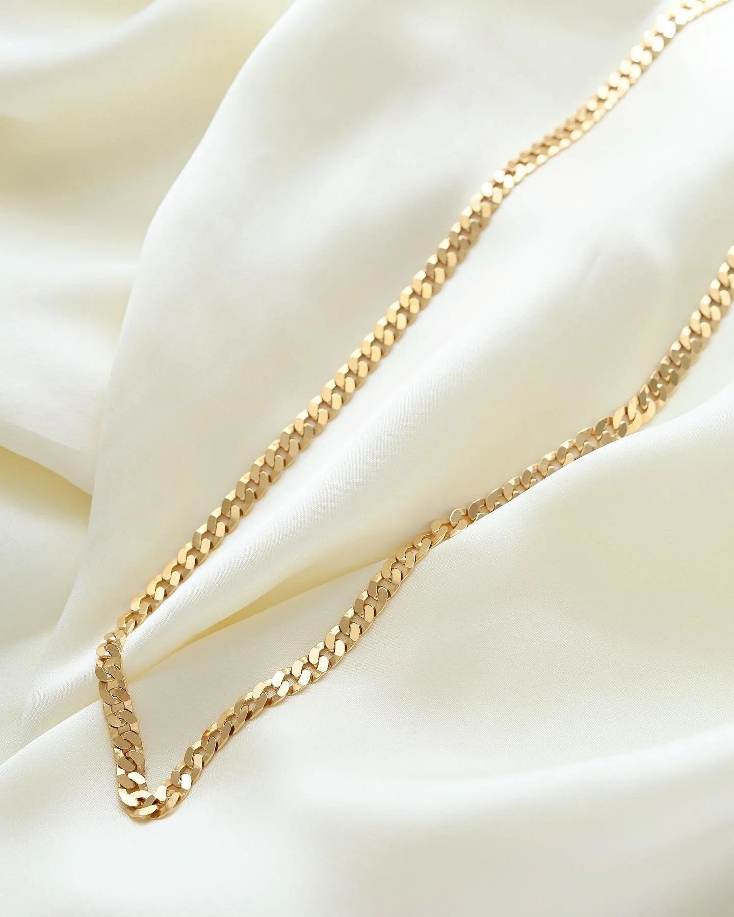 An Extraordinary Wide Flat Curb Link Chain 18K Gold 1970