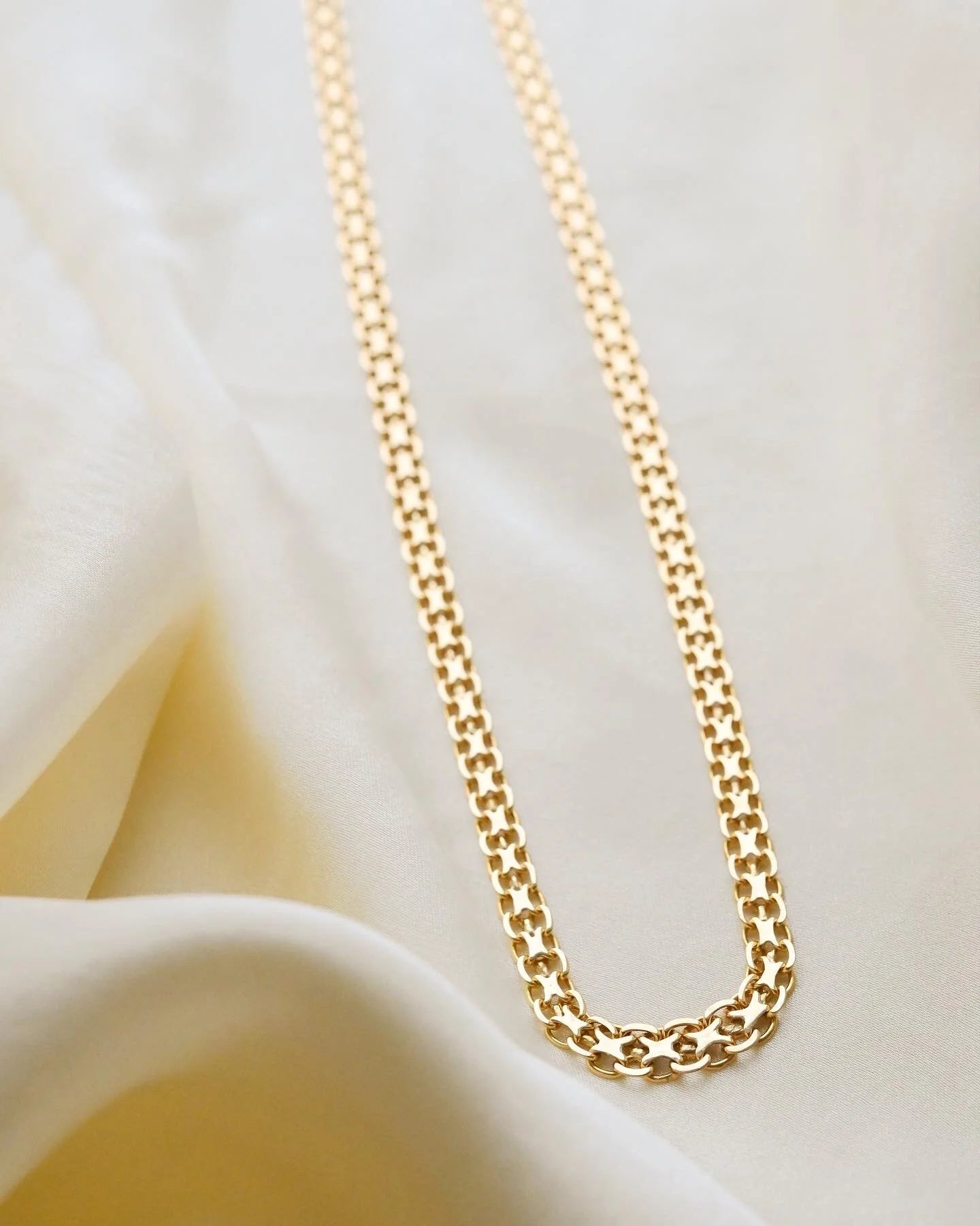 Radiant Vintage Star Link Necklace 18K Gold 1969