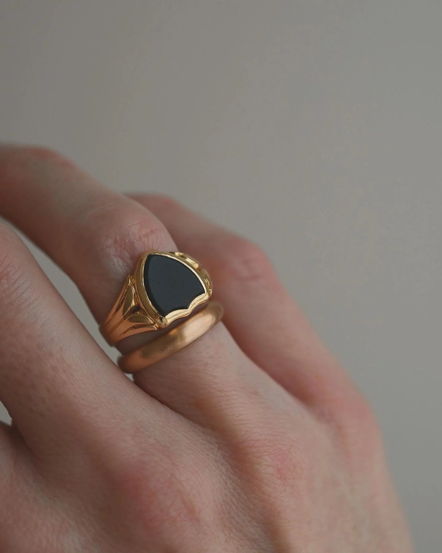 Perfect Antique Blood Stone Signet Coat of Arms Ring 18K Gold 1890s