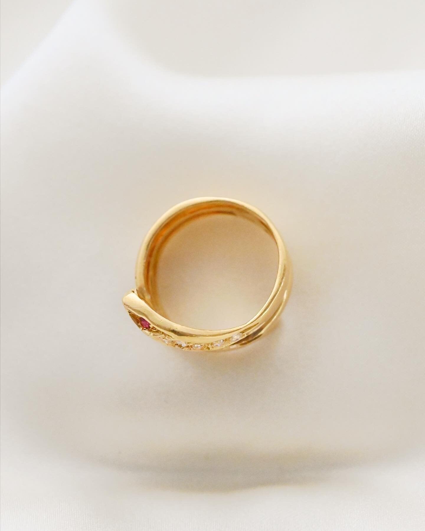 Extraordinary Beautiful Italian Serpent Ring w White and Pink Tourmalines 18K Gold 1940s
