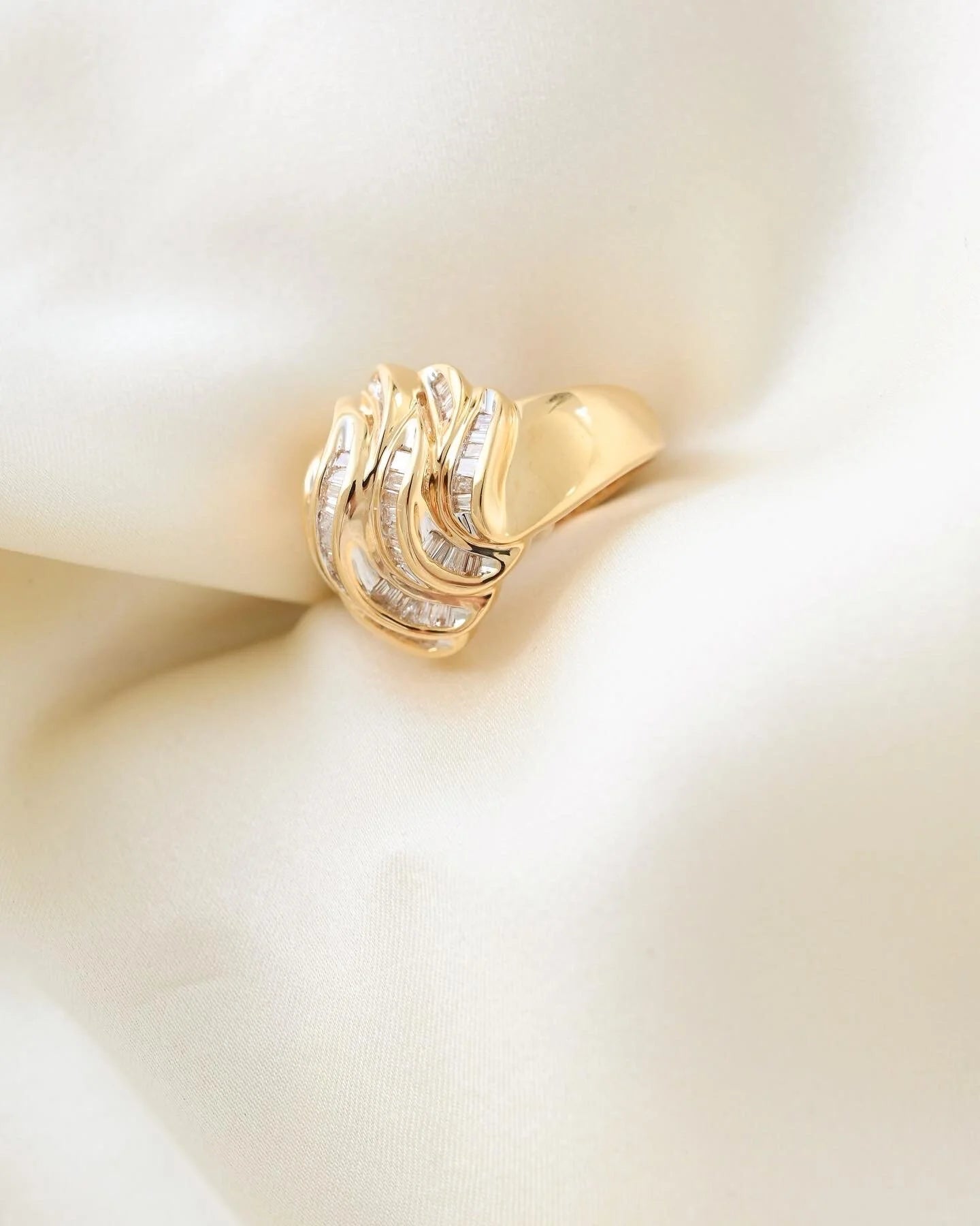 Big Bold Italian Diamond Bomb Ring Baguette Cut Diamonds 18K Gold 1980