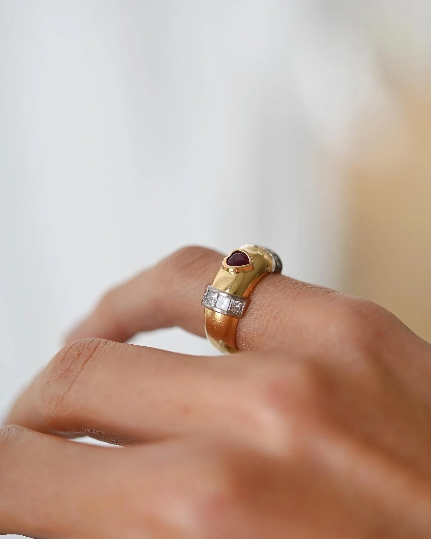 Rare Swedish Vintage Ring Princess Cut Diamonds and Heart Sapphire 18K Gold