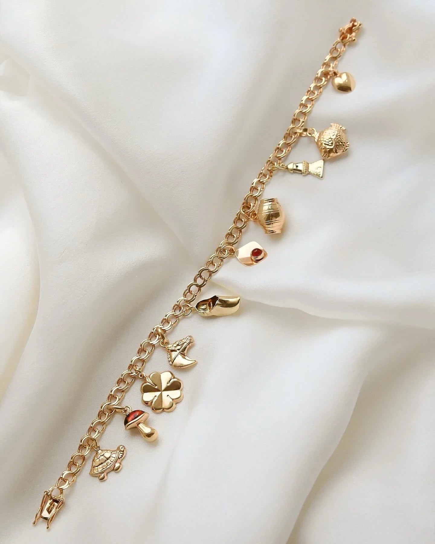 Special Mid Century 10 Charm Bracelet 18K Gold 1959