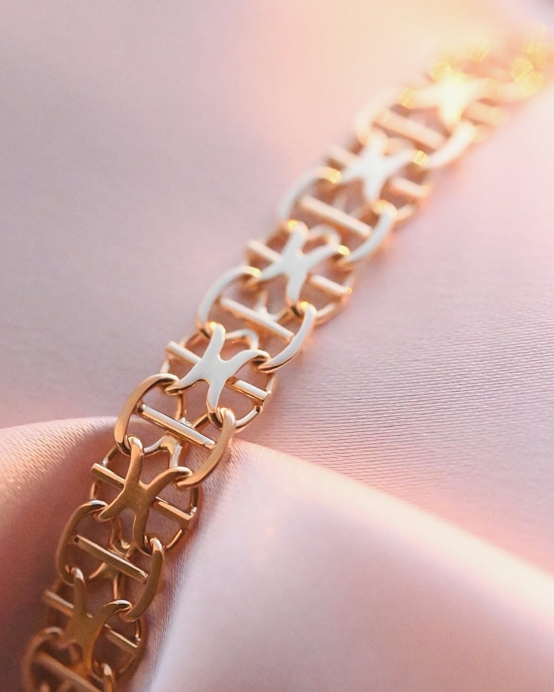 Incredible Star Link Bracelet 18K Gold Sweden 1964