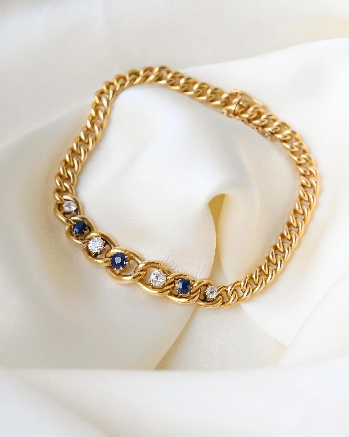 Extraordinary Beautiful Antique Bracelet w Diamonds and Sapphires 18K Gold Beg 1900s
