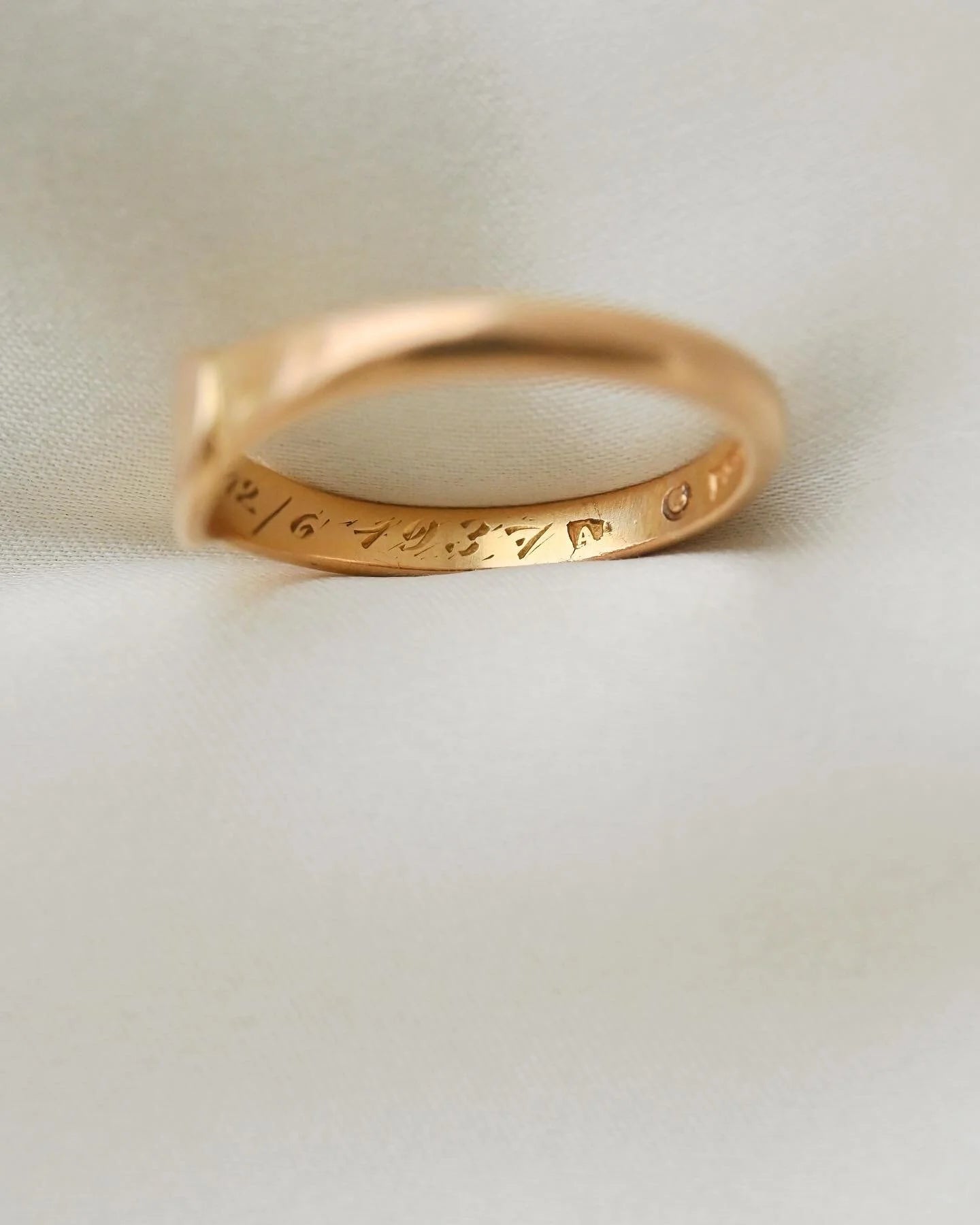 Special Antique 20K Gold “Mom” Heirloom Ring 1927