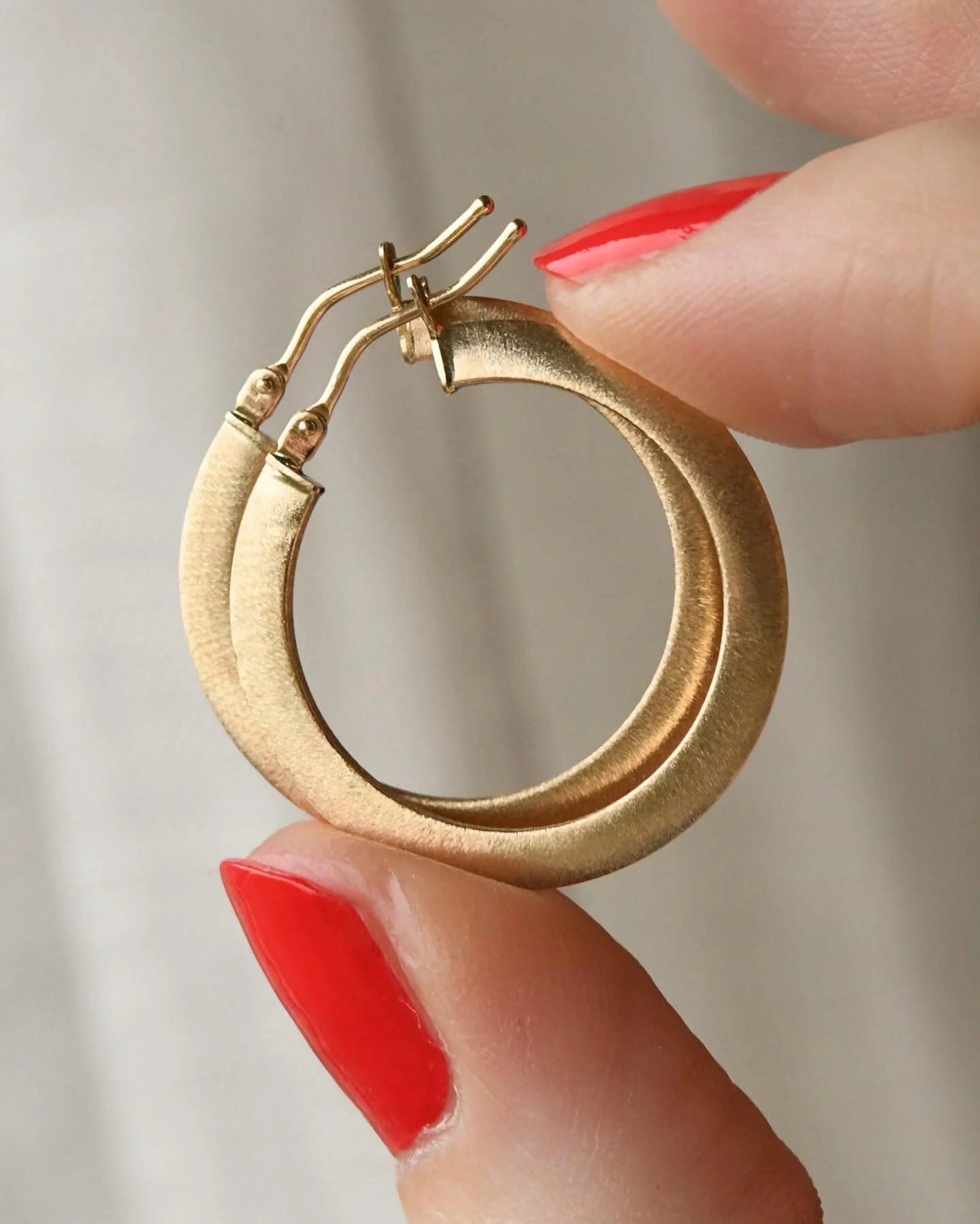 Free shipping! Italian Vintage Hoops 14K Gold Lightweight