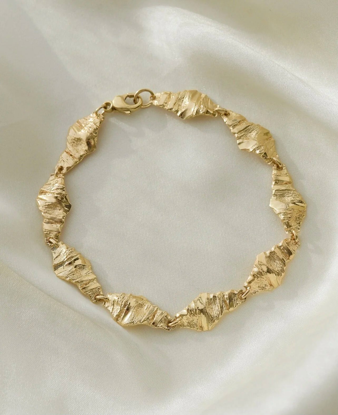 Beautiful Swedish Nugget Bracelet 18K Gold 1976