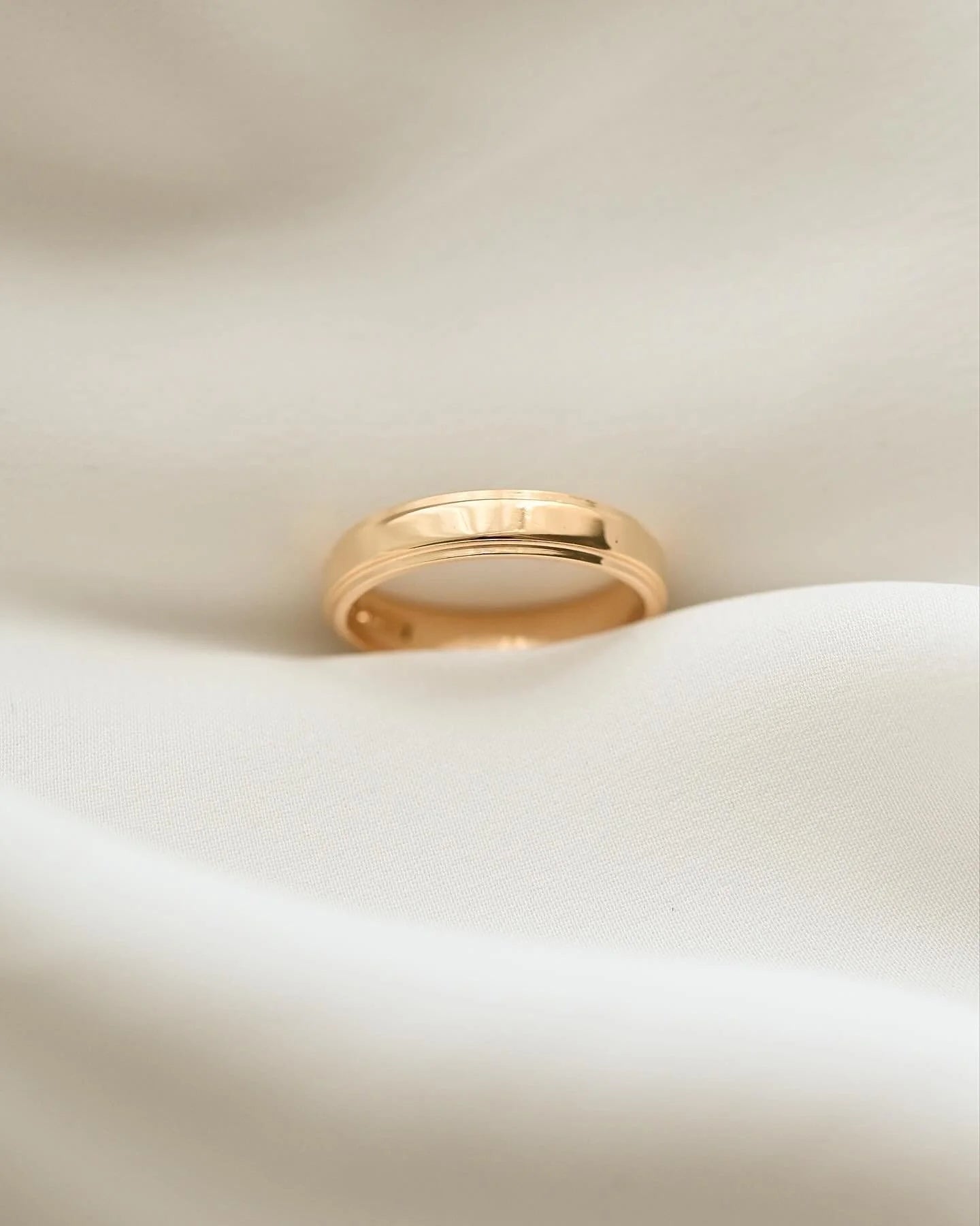 Stunning High Polished Band 18K Gold Swedish Vintage 1962