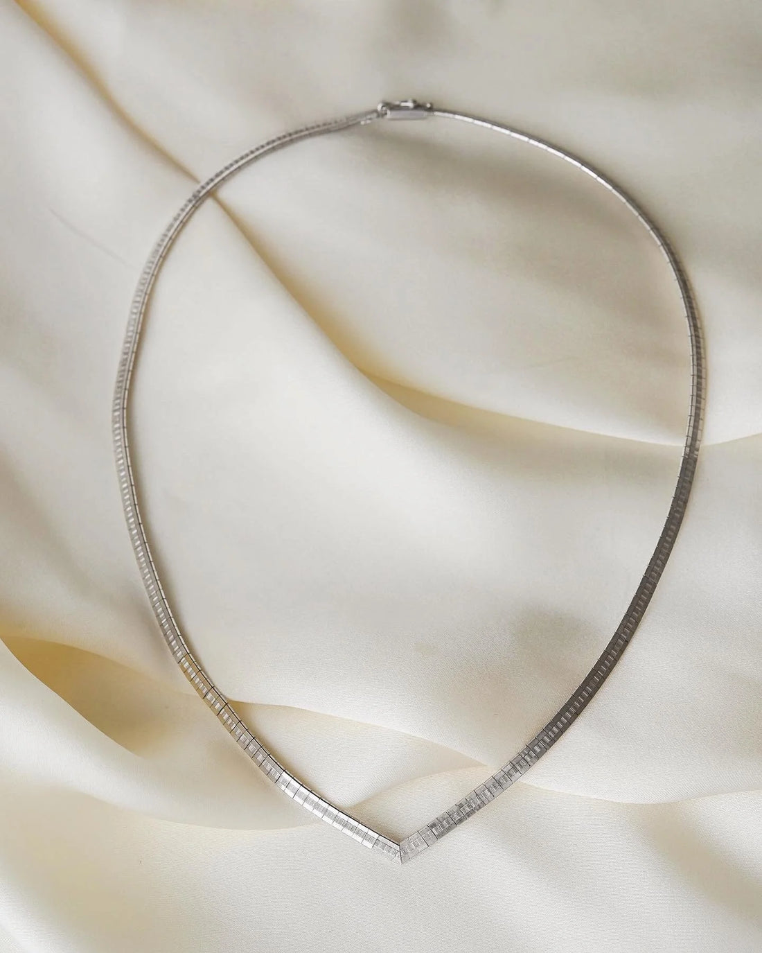 Shipping included! Rare Shaped Satin Herringbone Necklace Sterling Silver