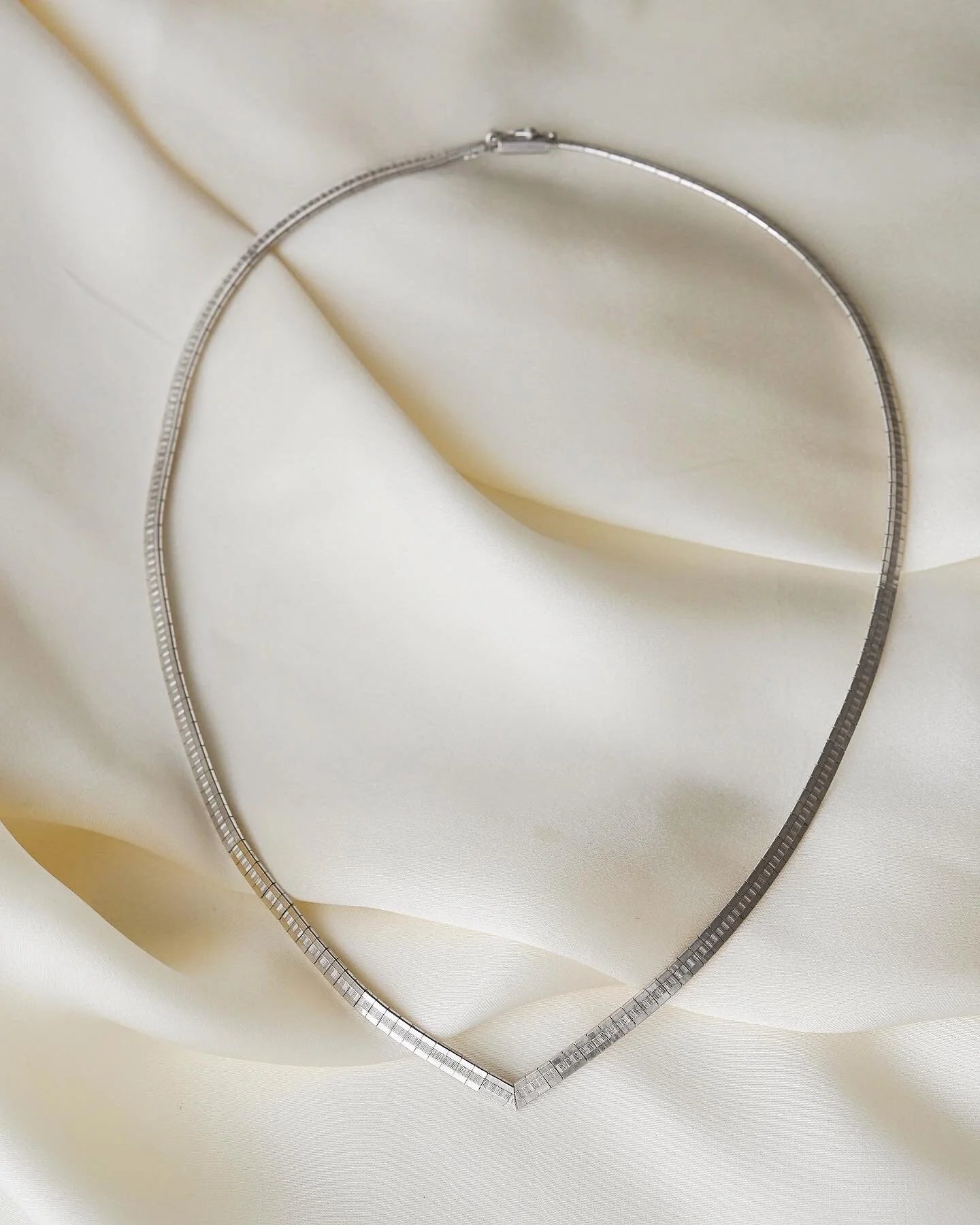Shipping included! Rare Shaped Satin Herringbone Necklace Sterling Silver