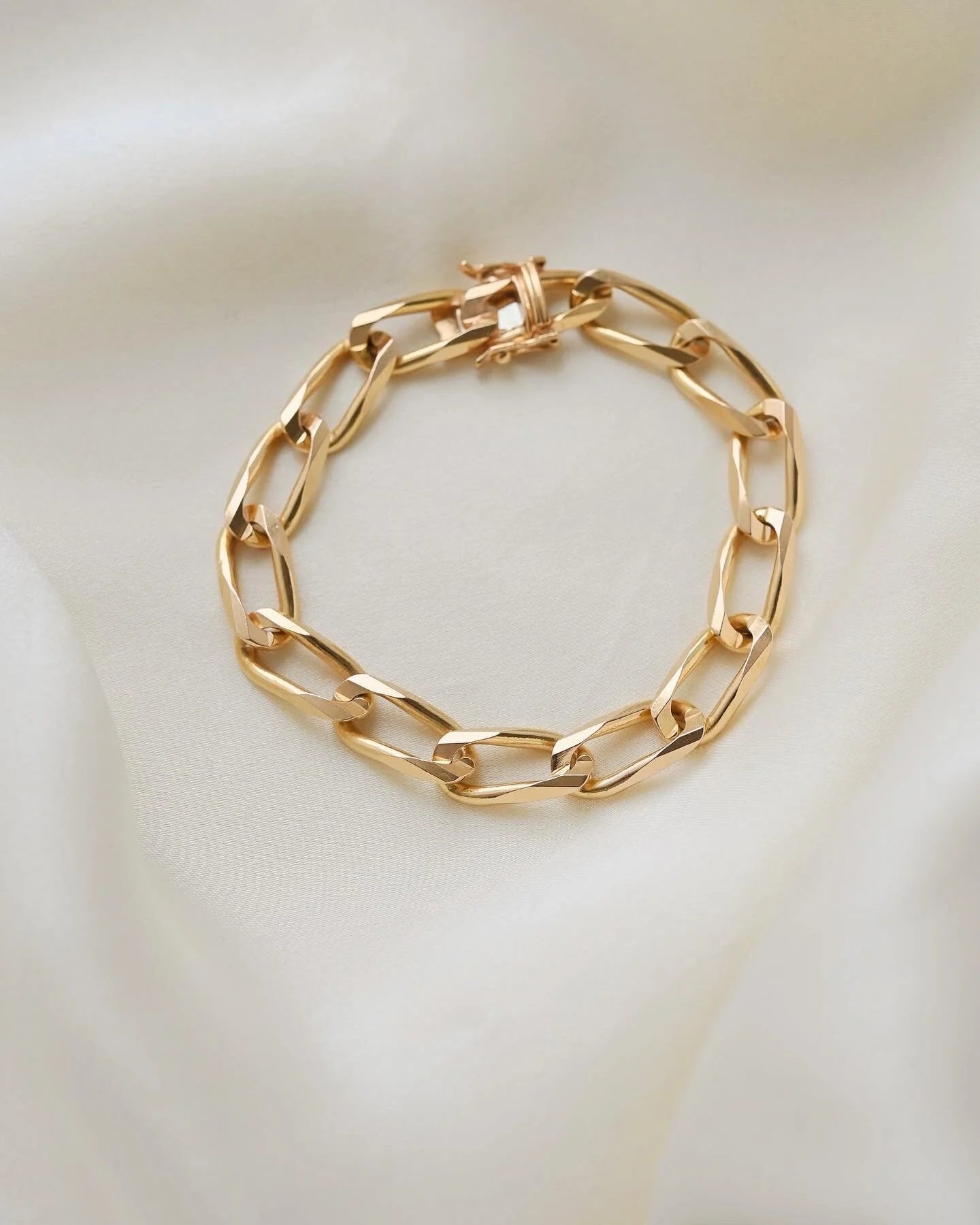 Sublime Faceted Vintage Curb Link Bracelet 18K Gold