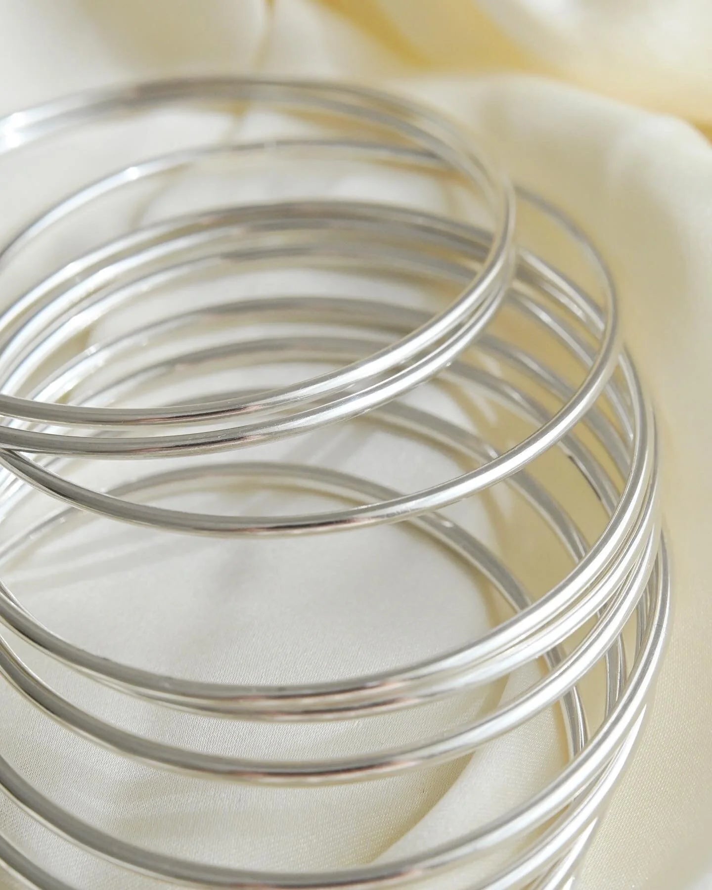 Sexy Sleek Vintage Silver Bangles