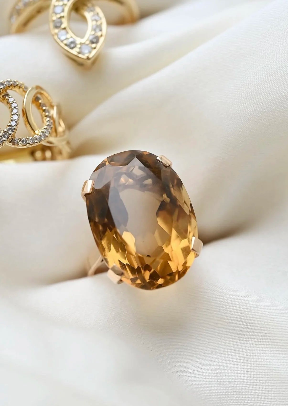 Mesmerizing Deep Liquor Citrine Ring 18K Gold 1960s Sweden