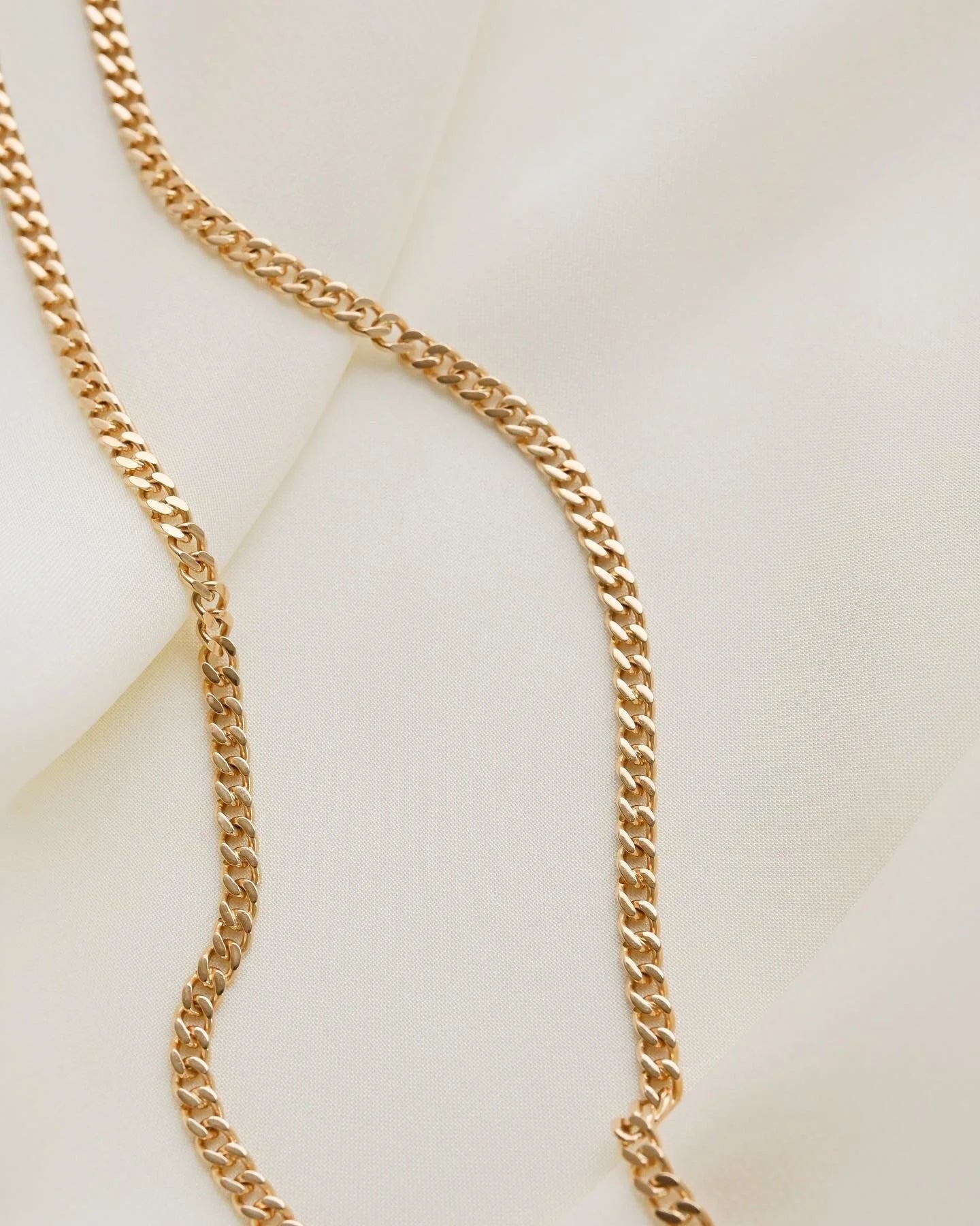 Dreamy 14 Inches Watch Chain 18K Gold Beg. 1900s