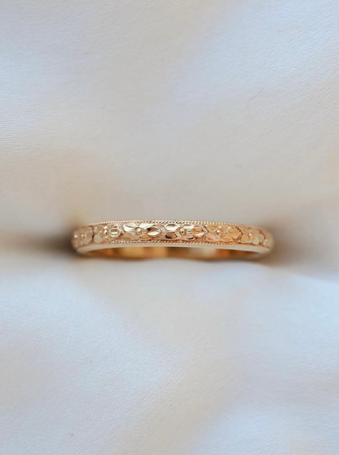Stunning Floral Engraved Band 18K Gold 1910