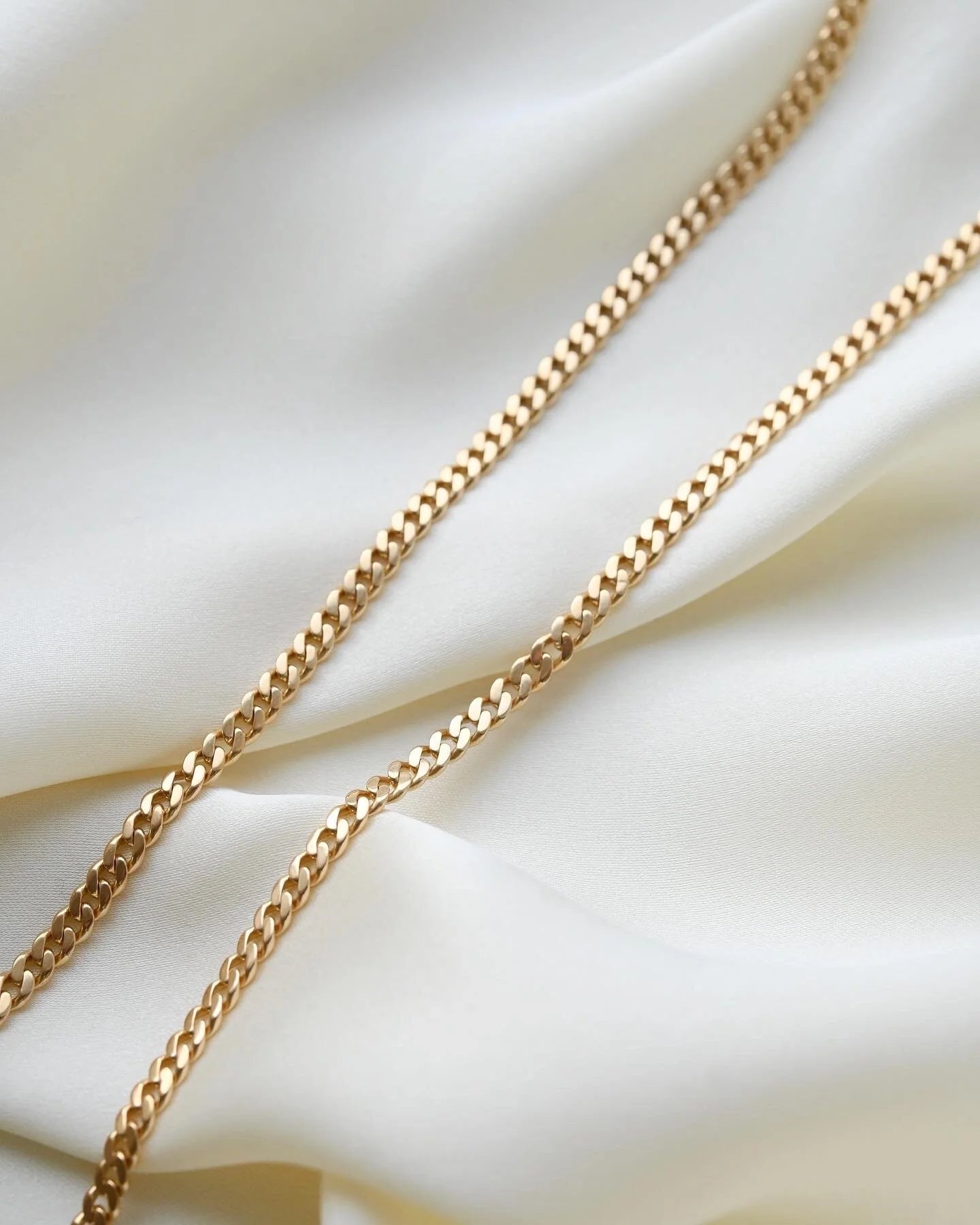 Beautiful Swedish Vintage Curb Link Chain 18K Gold