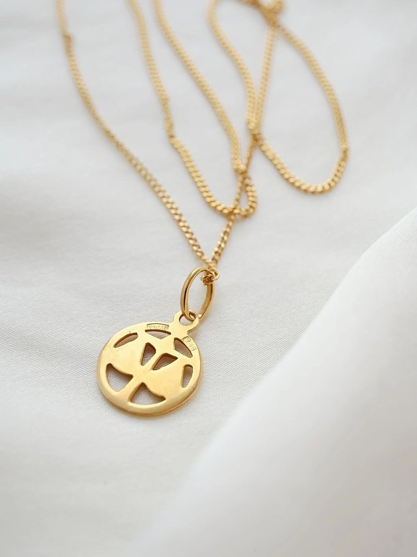 Vintage Libra Pendant 18K Gold