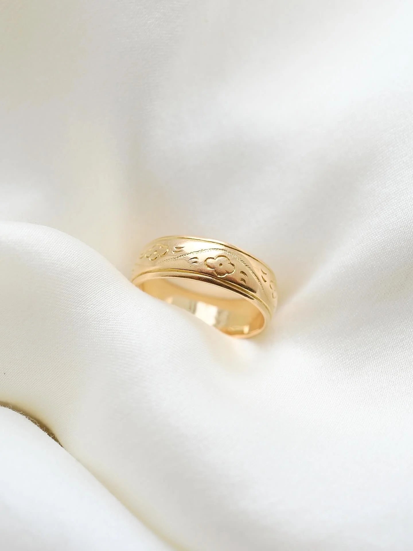 Sweetest Vintage Garden Ring 18K Gold Sweden