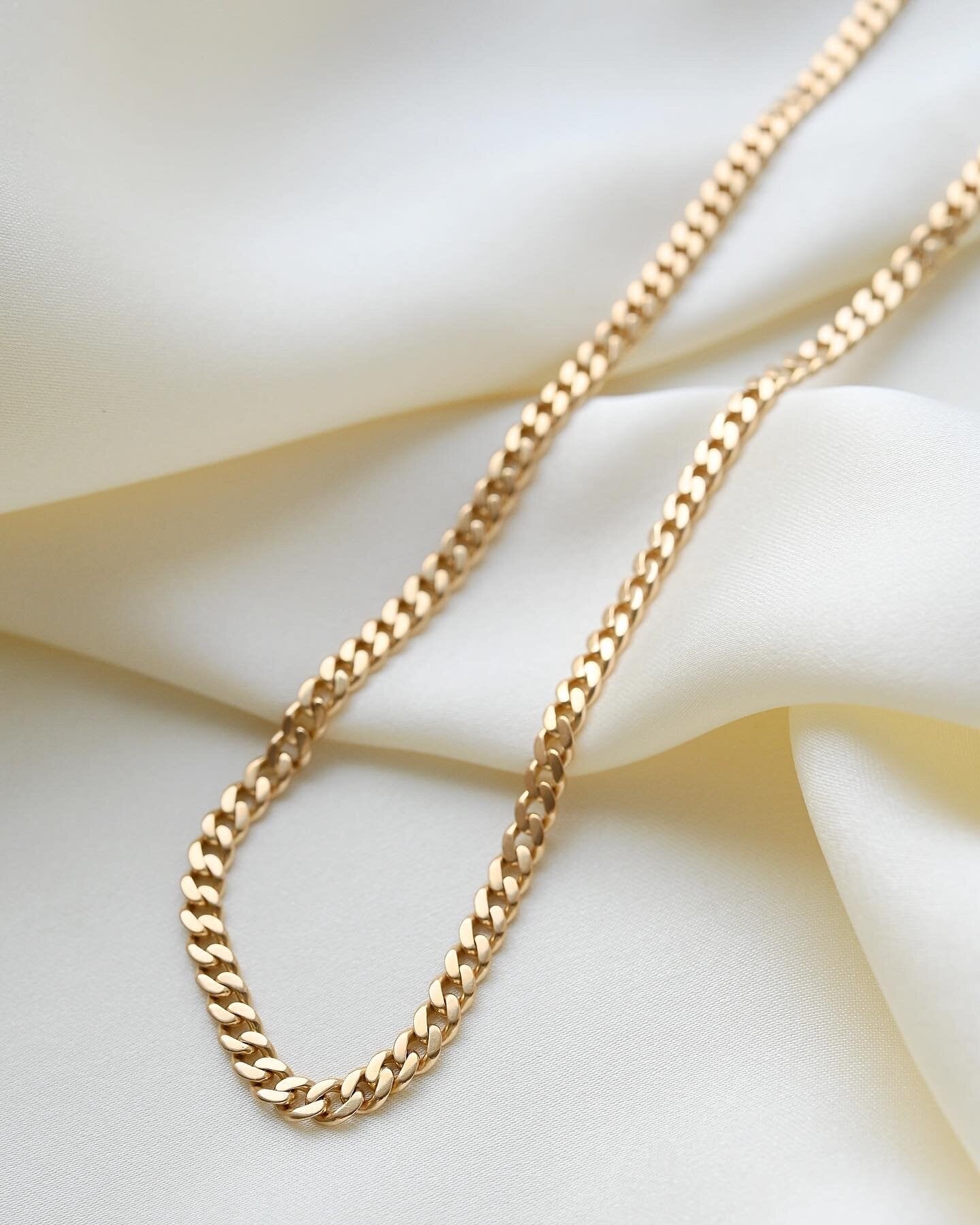 Beautiful Swedish Vintage Curb Link Chain 18K Gold