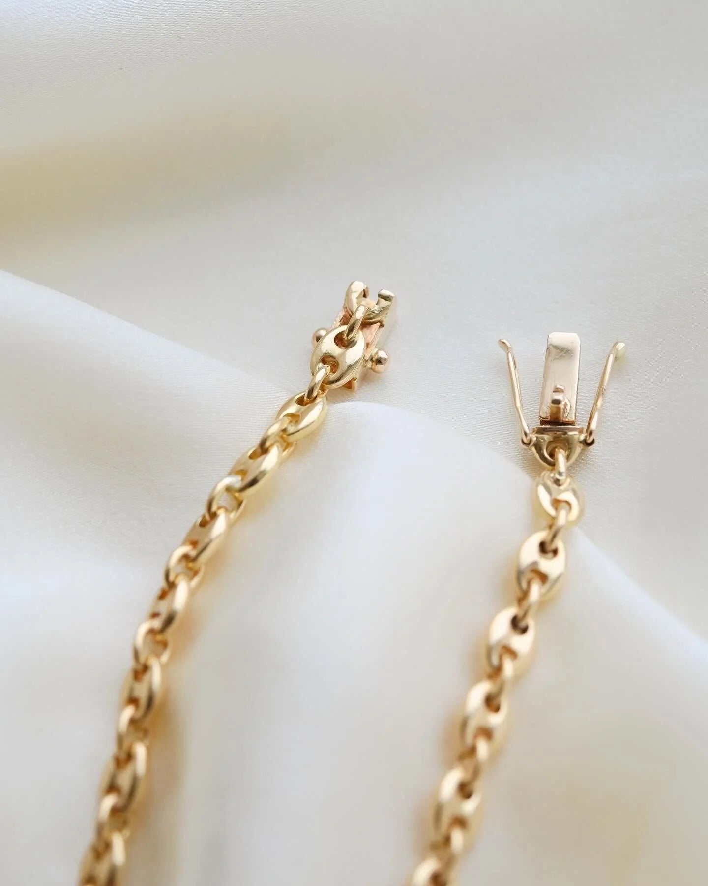 Magical Vintage Mariner / Gucci Link Bracelet 18K Gold 1960s