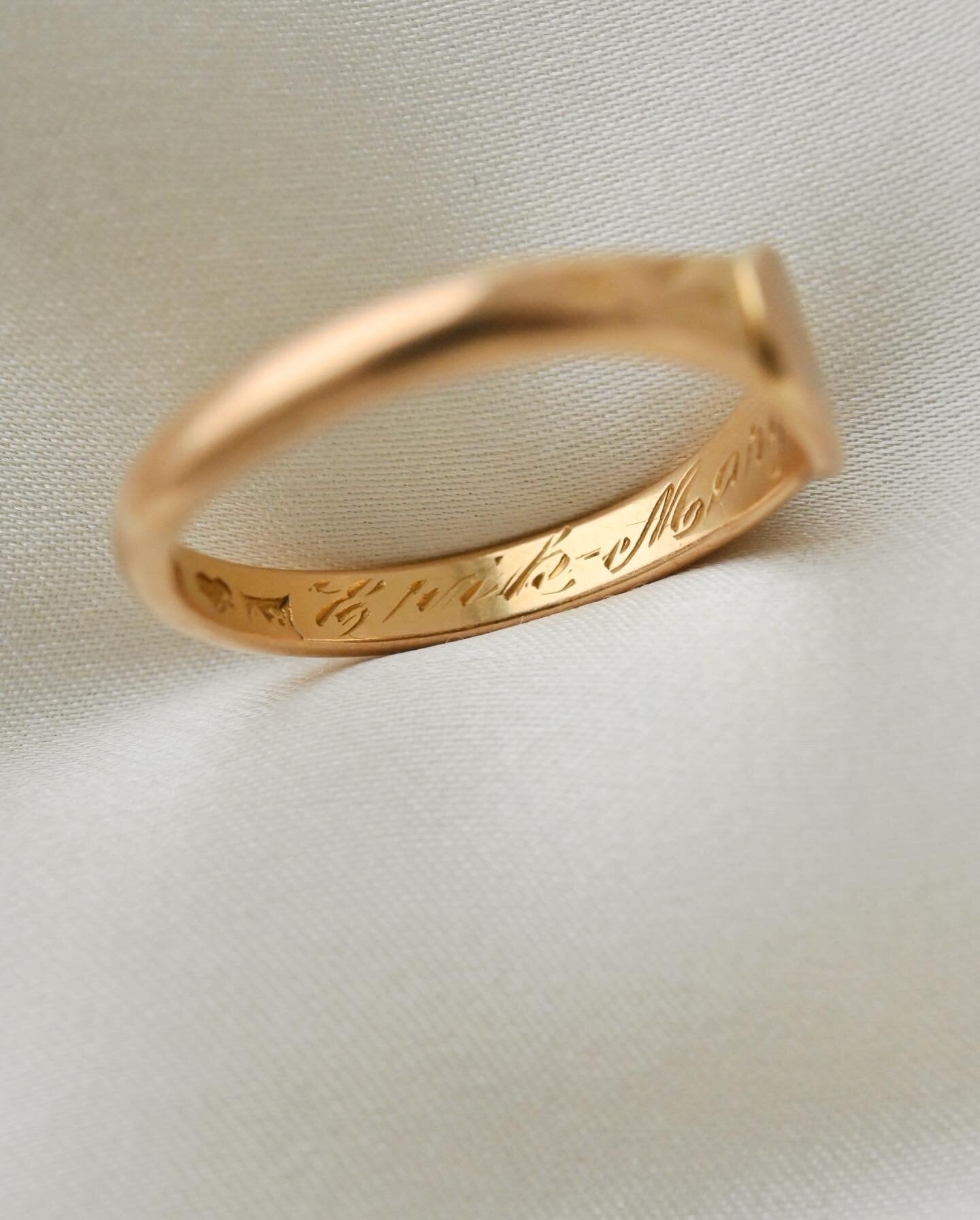 Special Antique 20K Gold “Mom” Heirloom Ring 1927