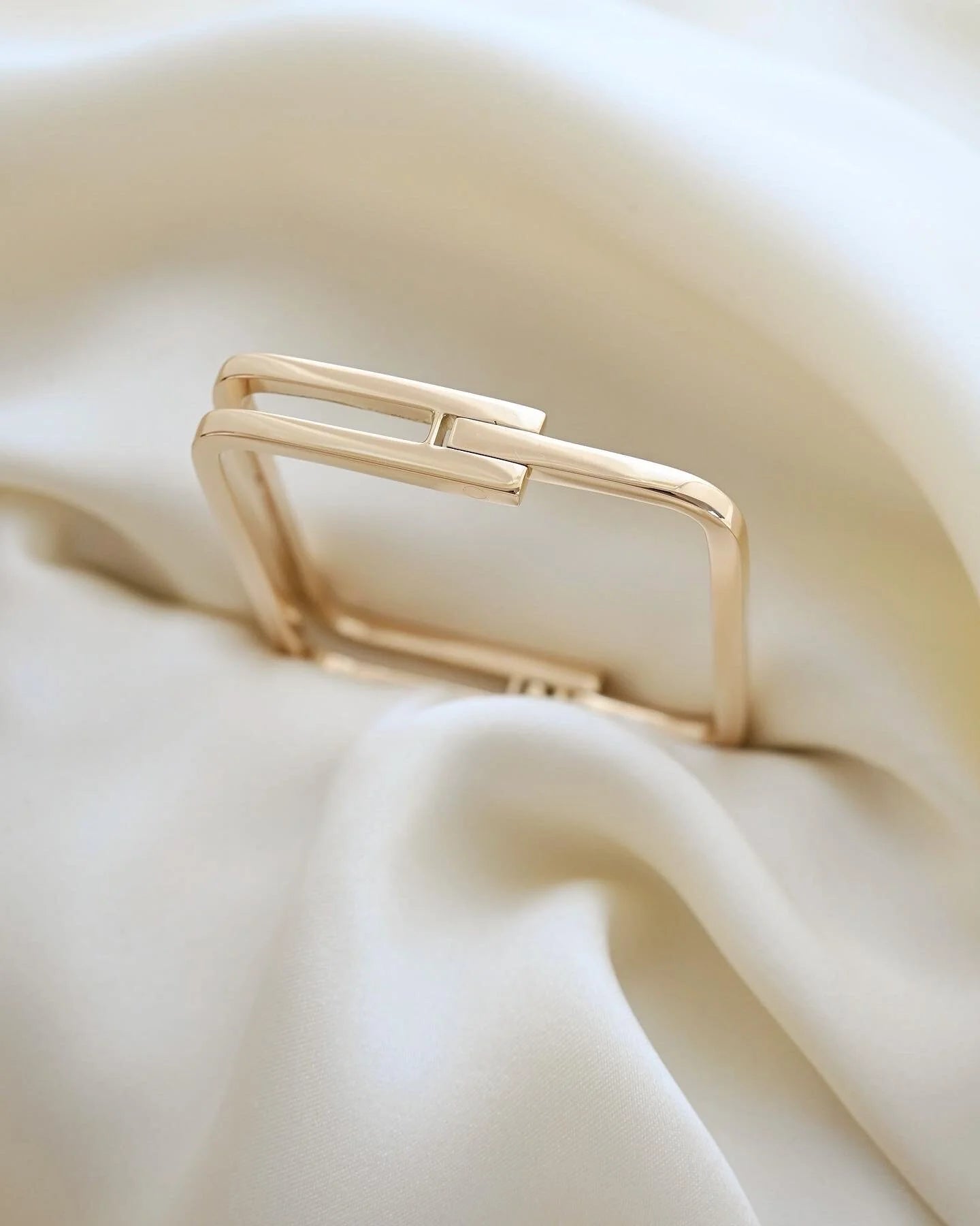 Perfect Scupltural Danish Vintage Bangle By Jørgen Rasmussen 14K Gold 1970s