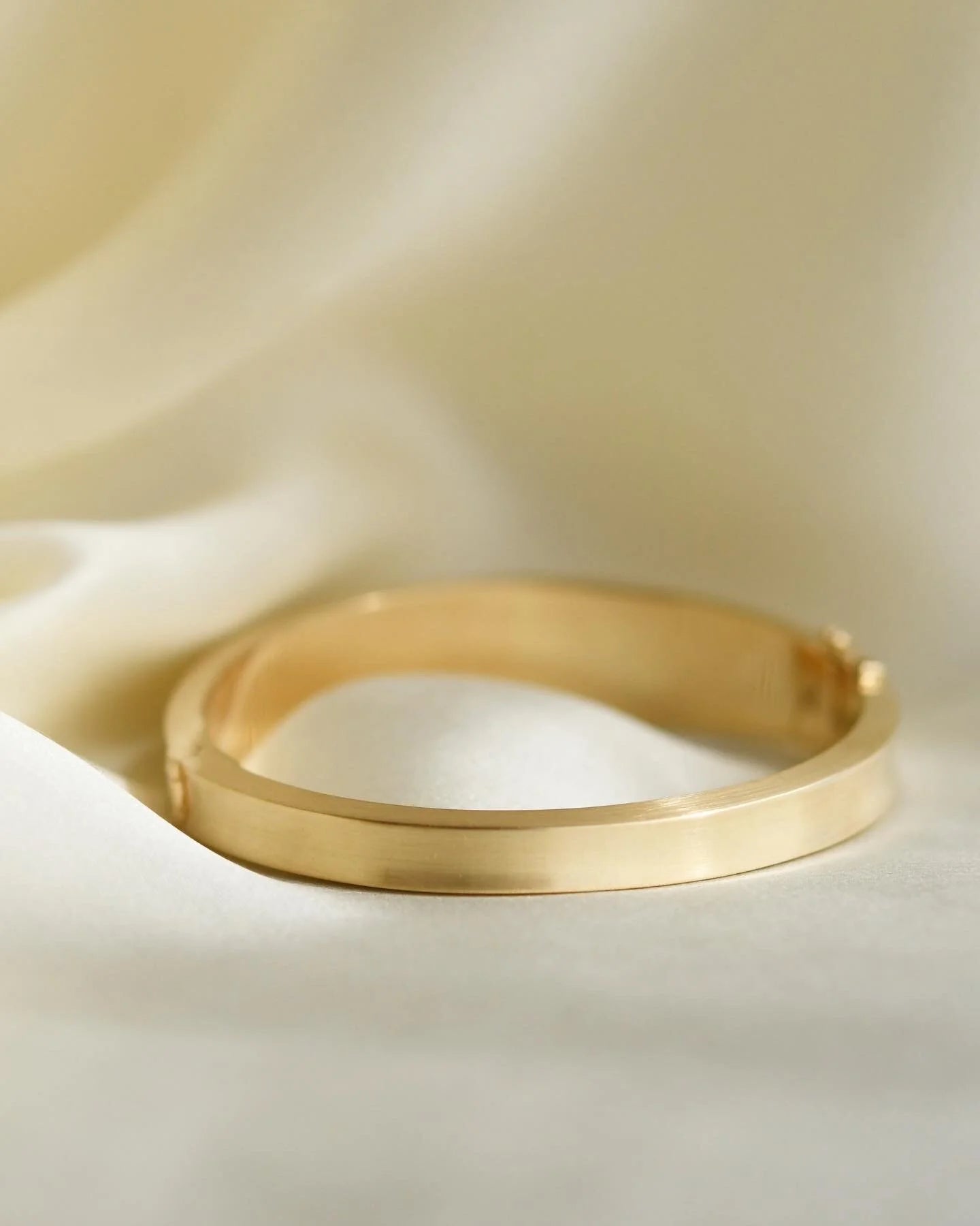 Sublime Danish Vintage Bangle w Flower Engravings 14K Gold 1960s