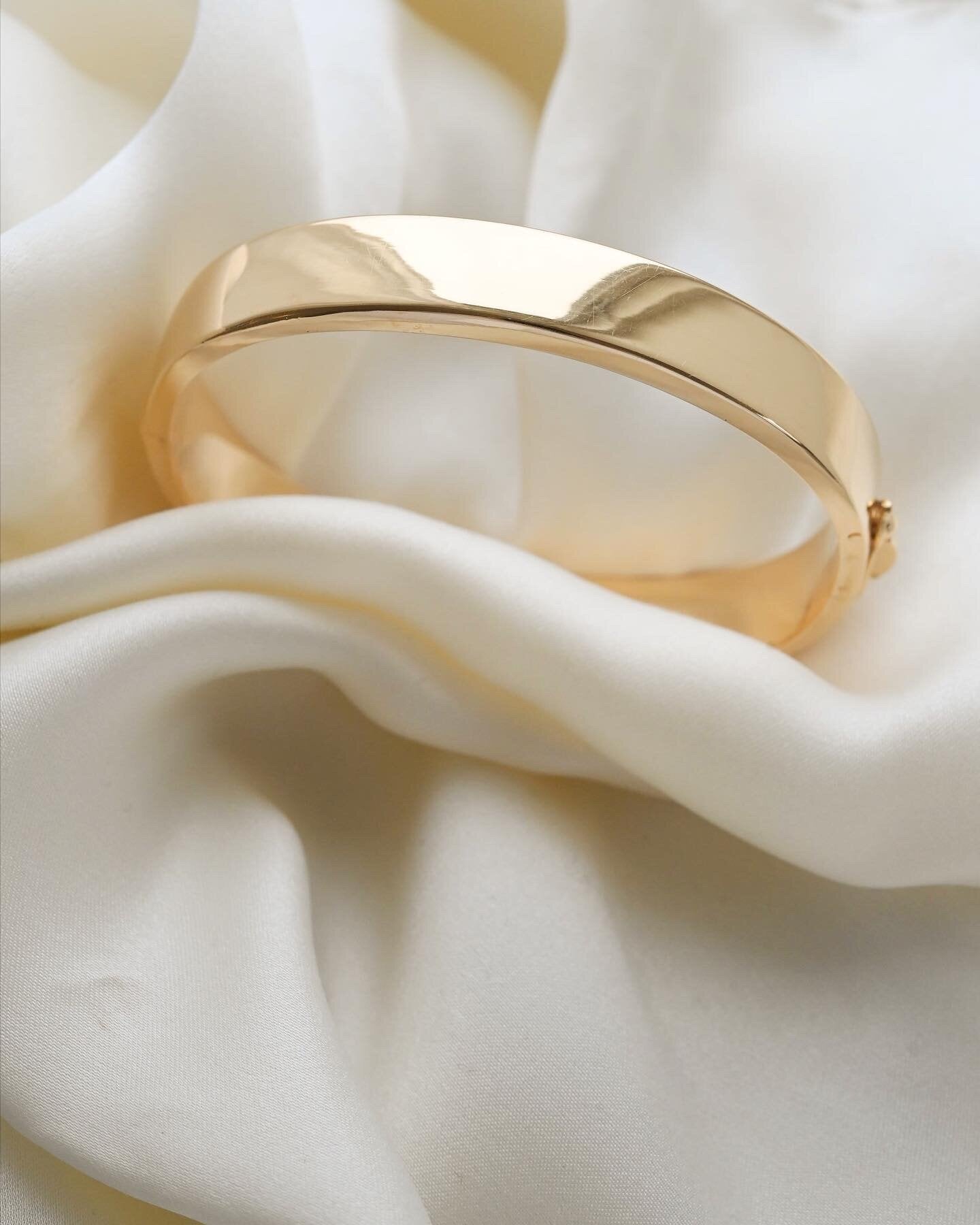 2-in-1 Vintage Bangle Polished or Engraved 18K Gold 1950s