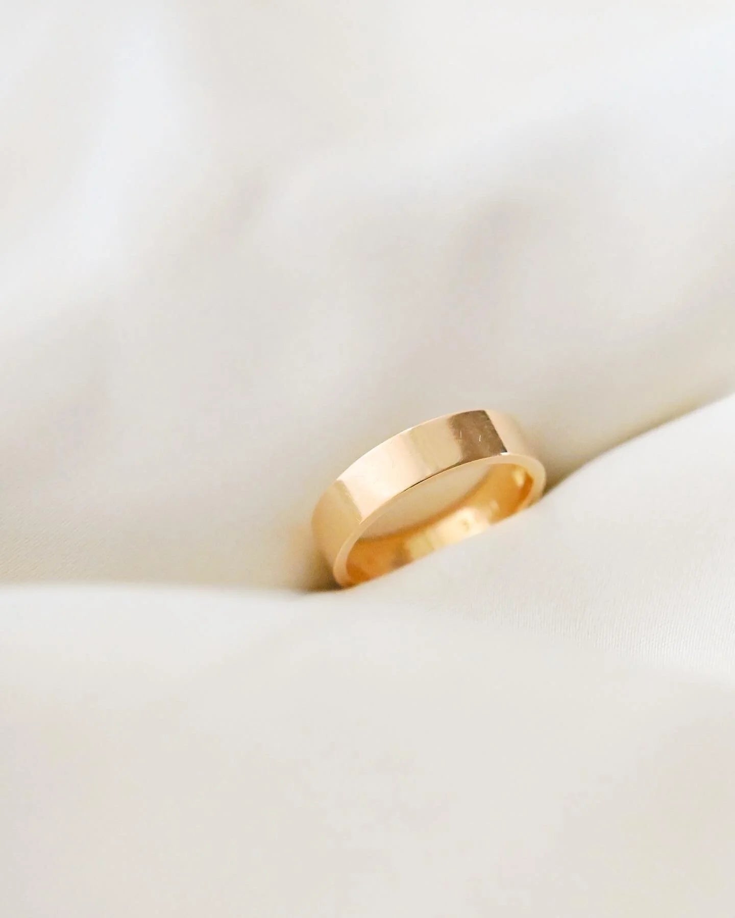 Rare Shaped Swedish Vintage Ring Band 18K Gold 1970