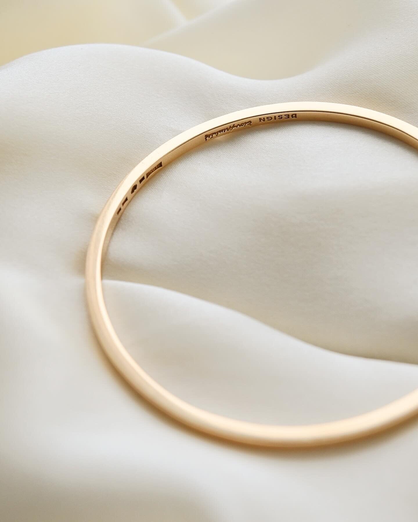 Super Heavy 27 Grams Vintage Bangle 18K Gold 1966