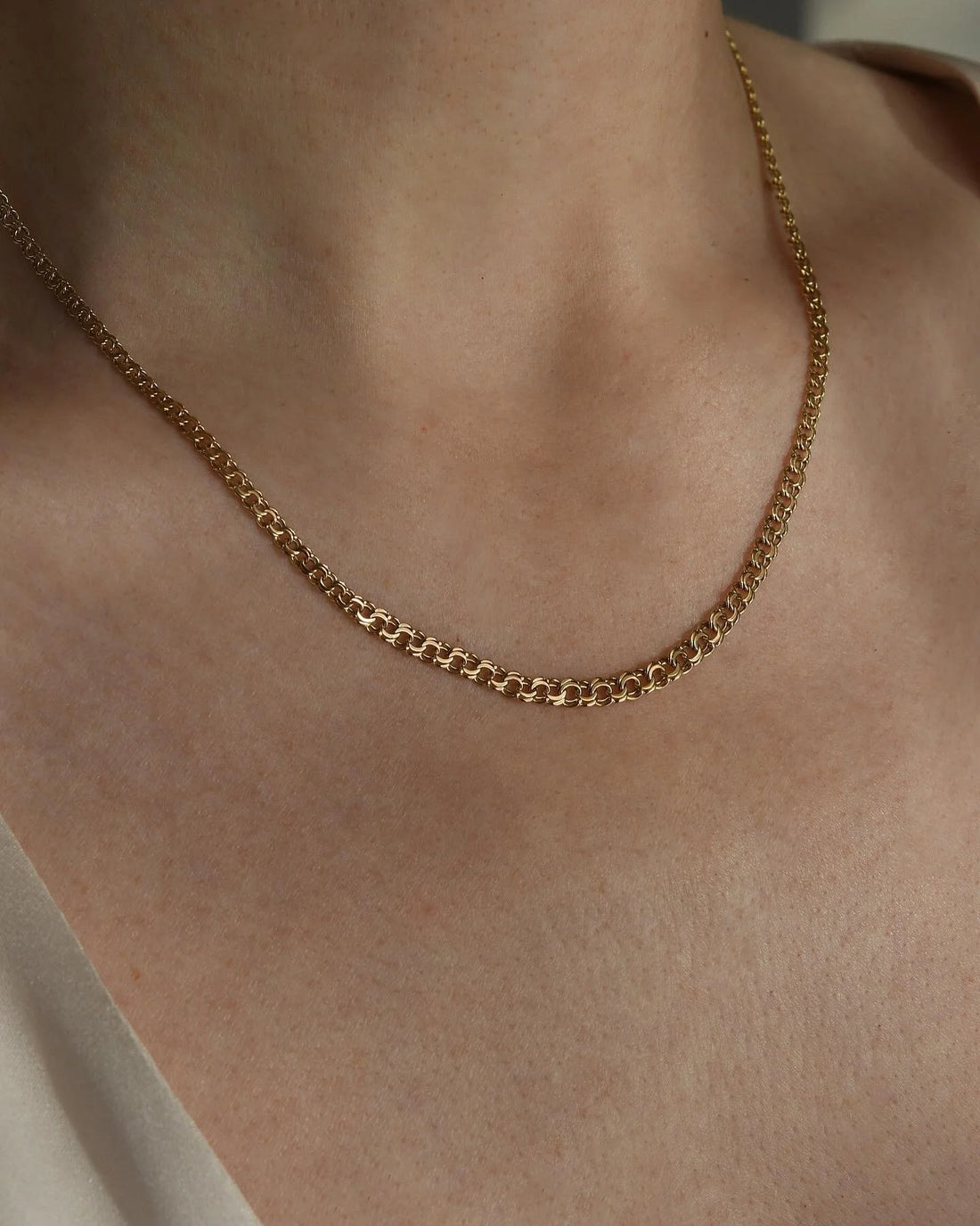 Radiant Baby Bismarck Link Chain 1942 18K Gold