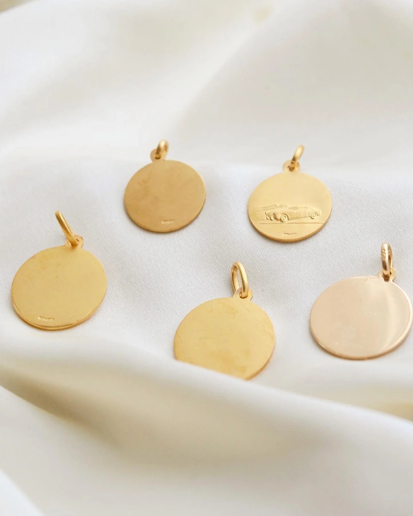 Gorgeous Italian Religious Vintage Pendants 18K Gold