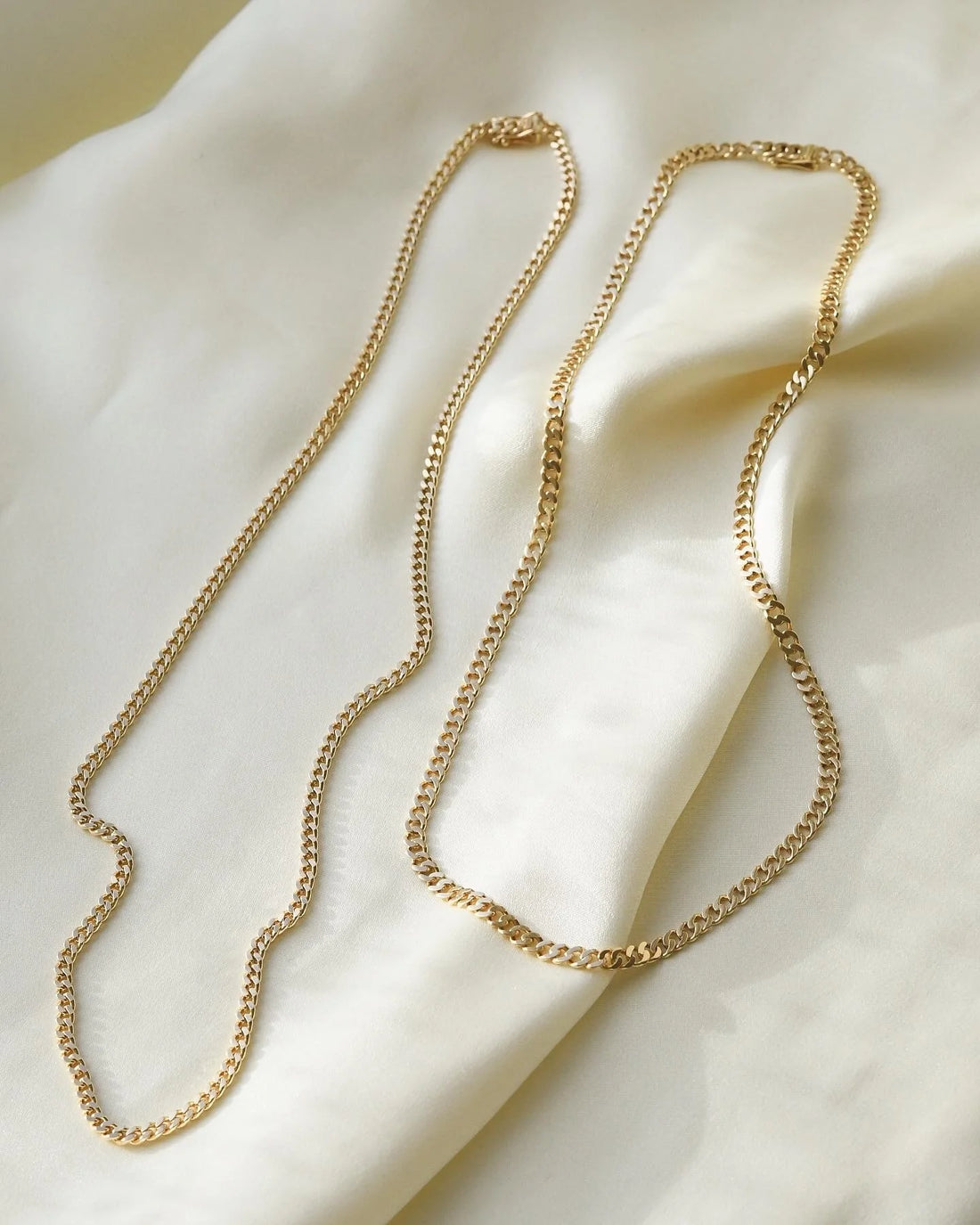 Beautiful Curb Link Chain 18K Gold 1971