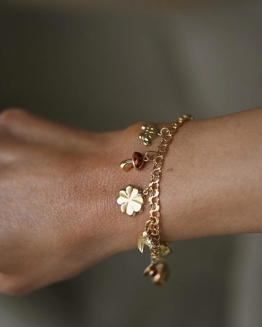 Special Mid Century 10 Charm Bracelet 18K Gold 1959