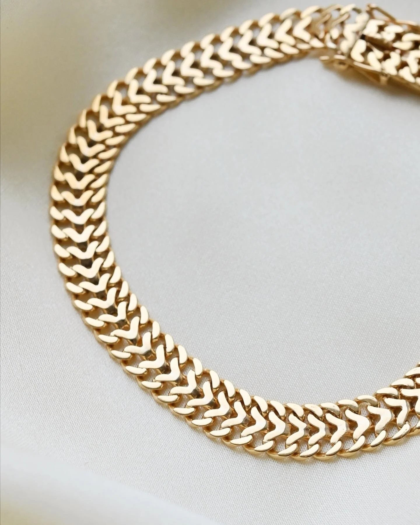 Beautiful Buttery 18K Gold Vintage Foxtail Bracelet
