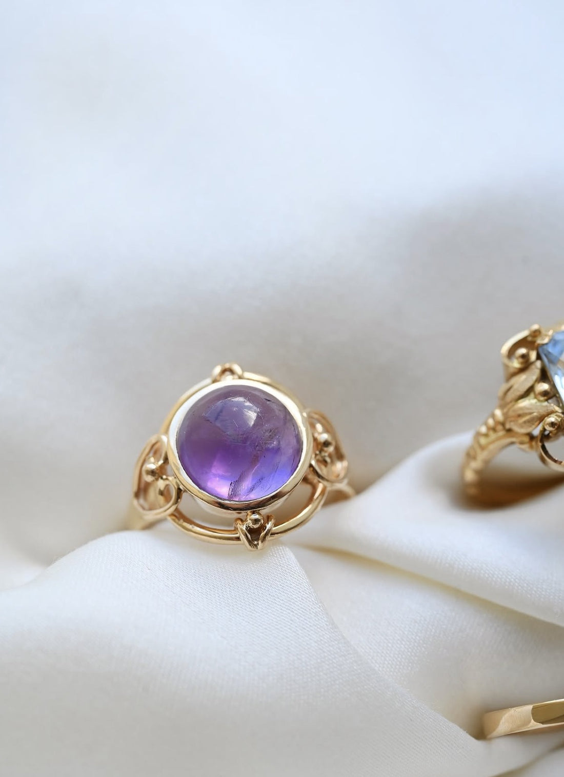 Dreamy Amethyst Cabochon Ring Size 8.75 US 18K Gold Stockholm 1954