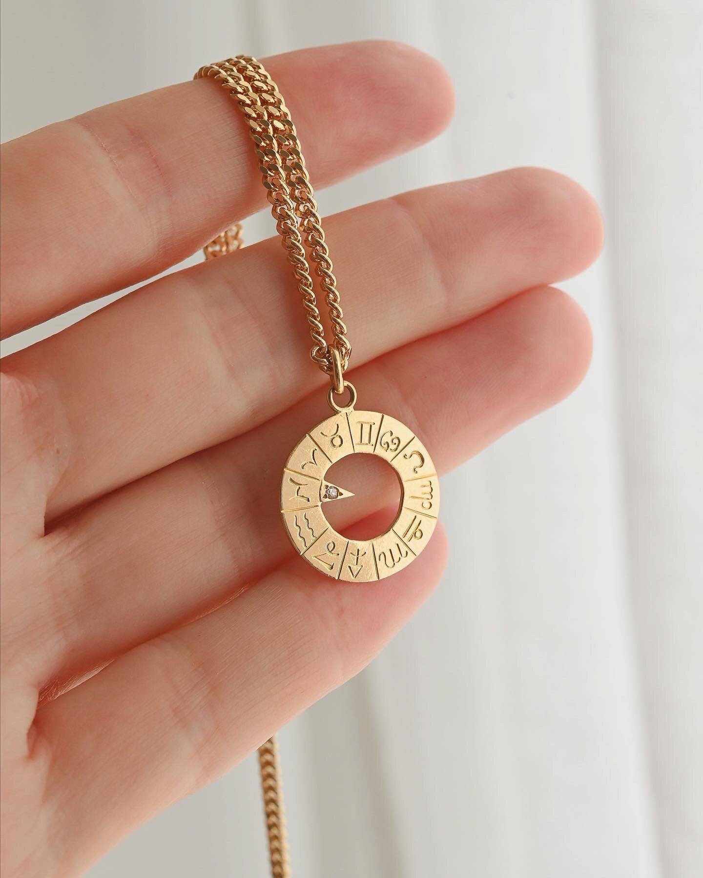 Vintage Pisces Zodiac Wheel Pendant 18K Gold