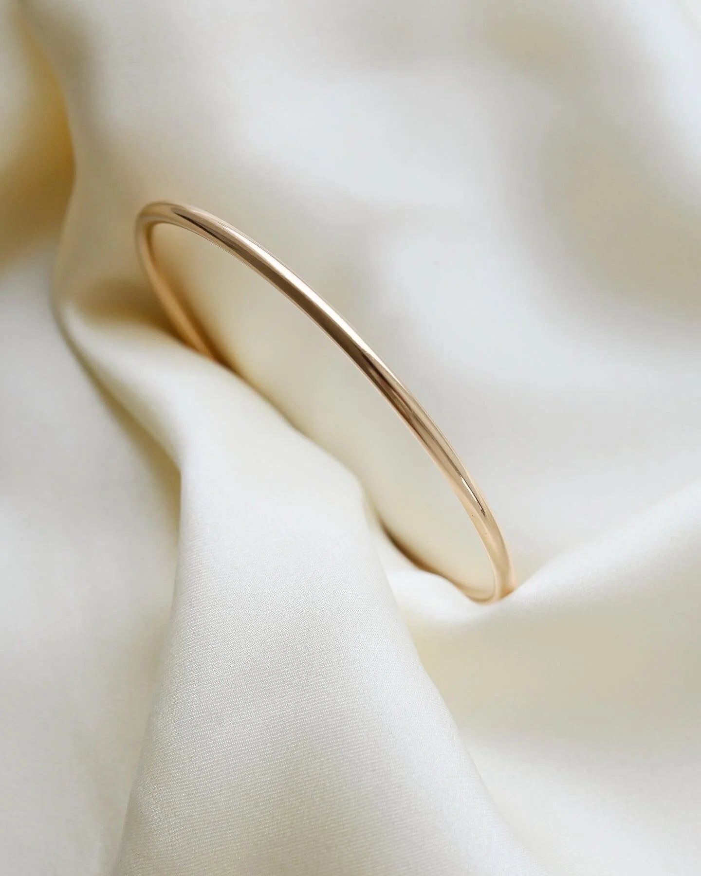 Classic Timeless Round Vintage Gold Bangle 14K 1960s