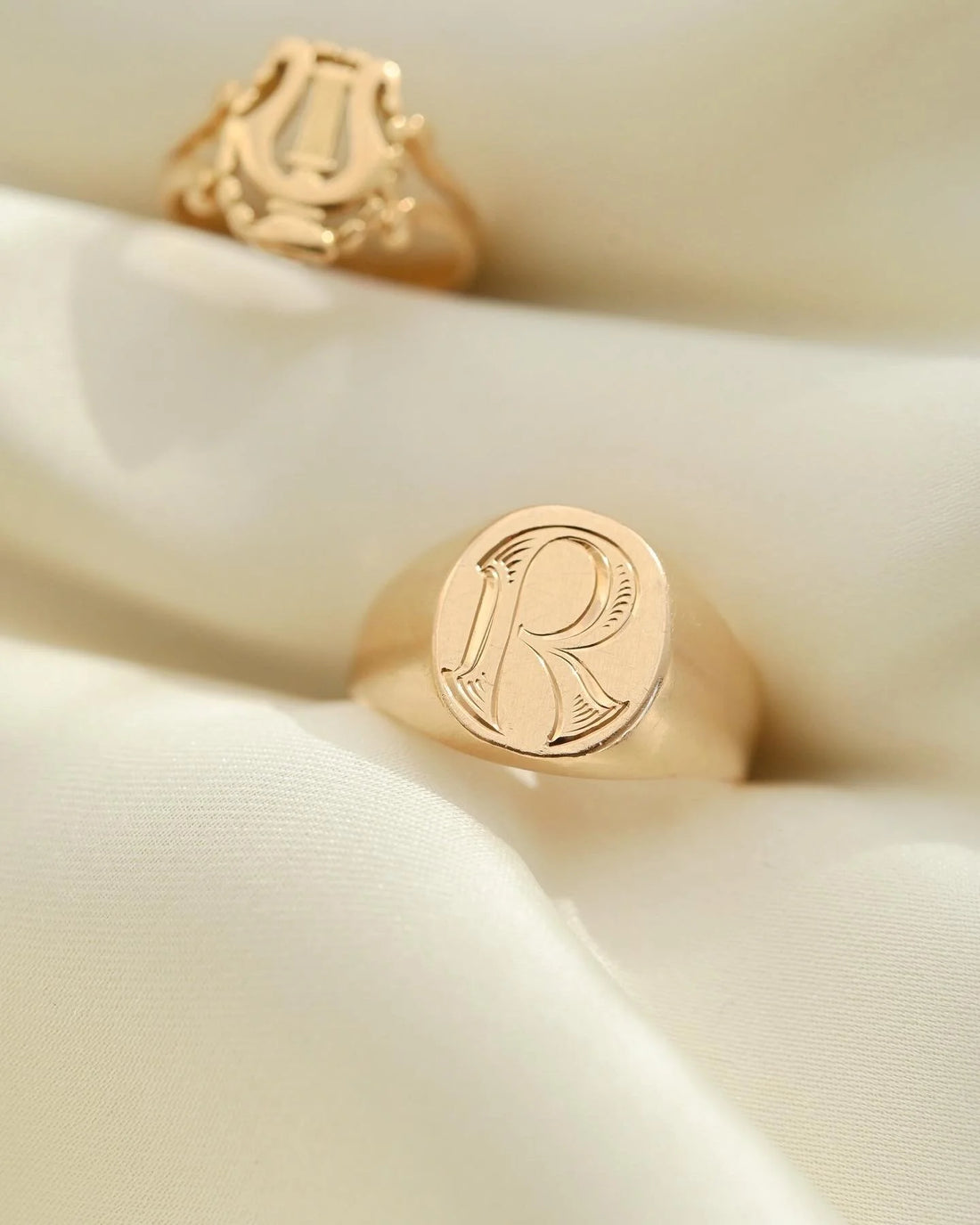 Amazing Heavy Signet Ring 18K Gold 1975