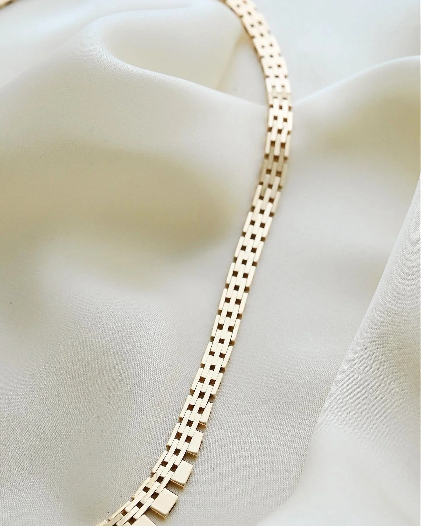 15.15 Inches Graduated Cleopatra Brick Link Necklace 14K Gold 1960