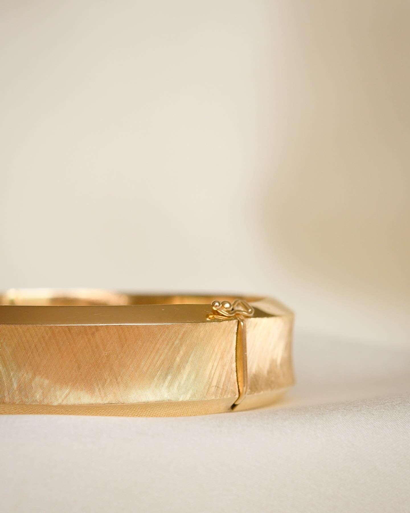 Amazing Luminous Vintage Bangle 14K Gold