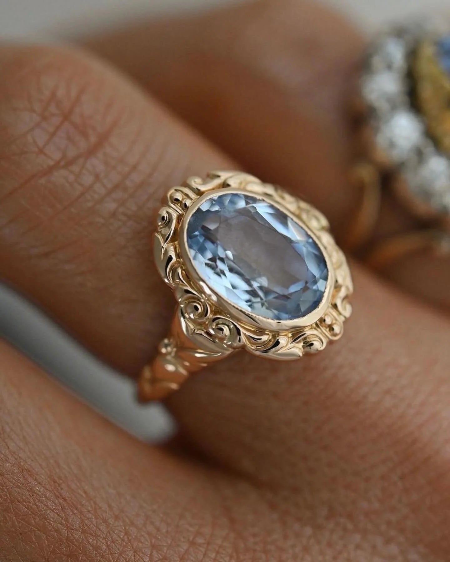 Romantic Antique Blue Spinel Ring from Personal Collection 18K Gold 1940s