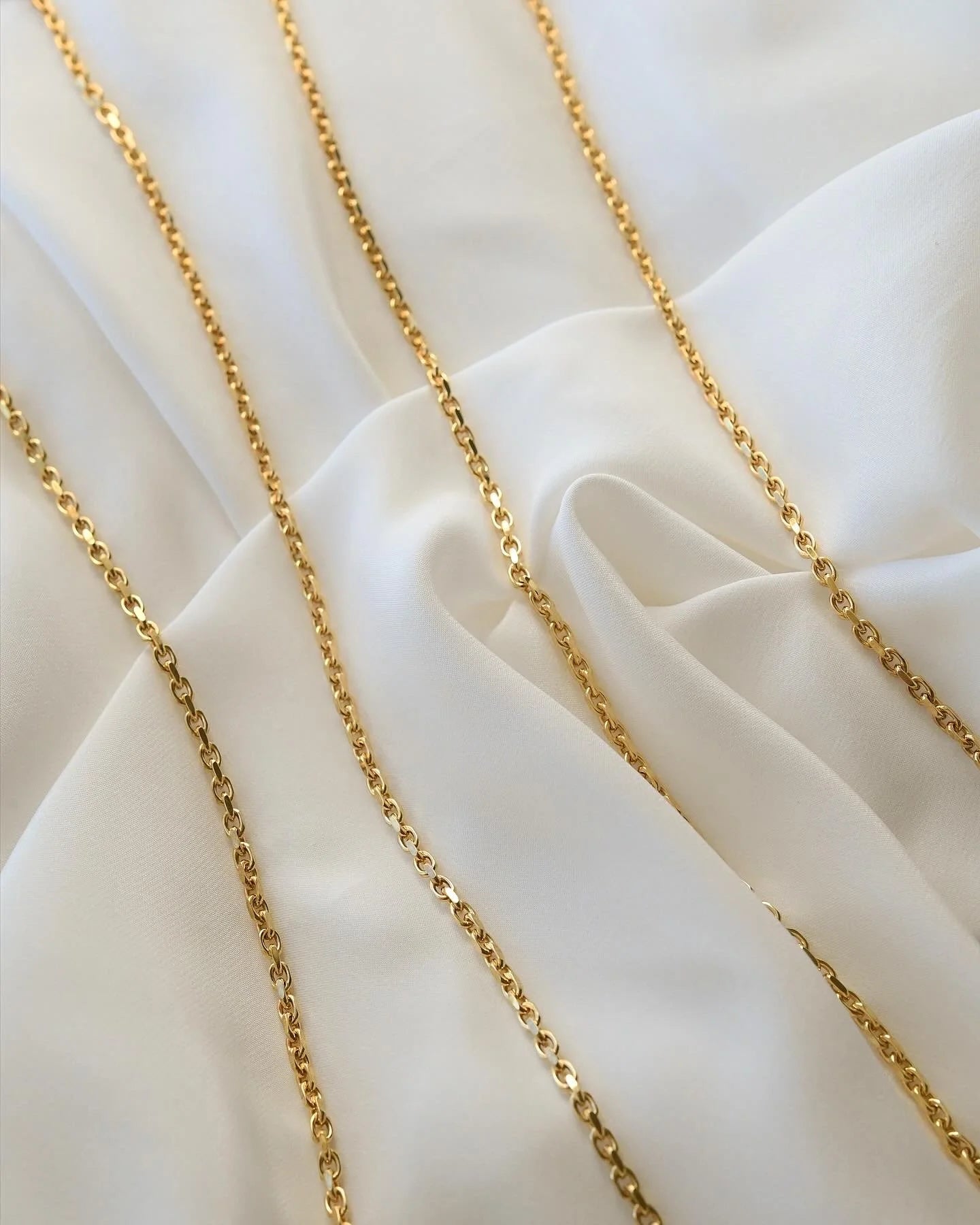 Magical 23.75 Inches Vintage Anchor Link Chain 14K Gold Denmark